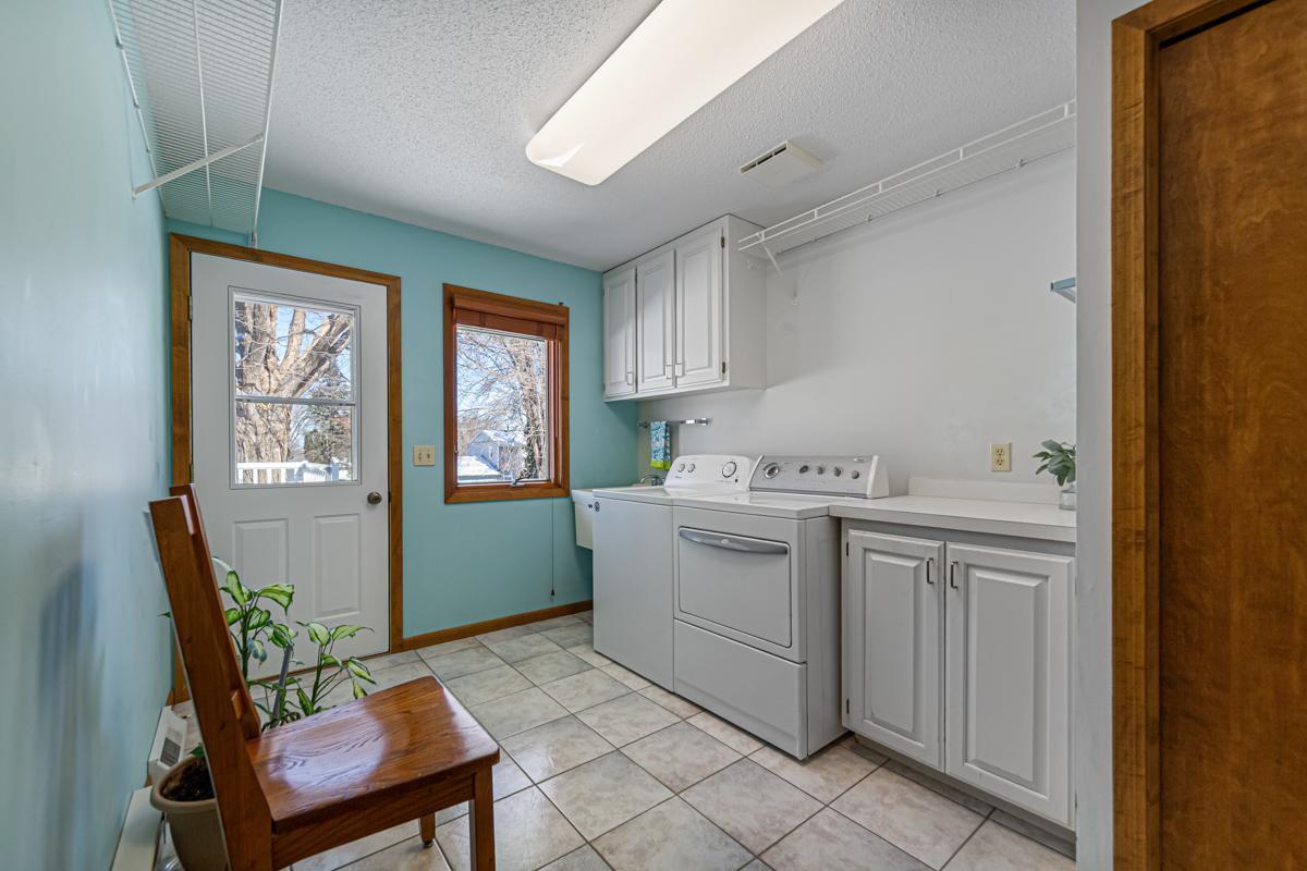 1424 Wellington Crescent
