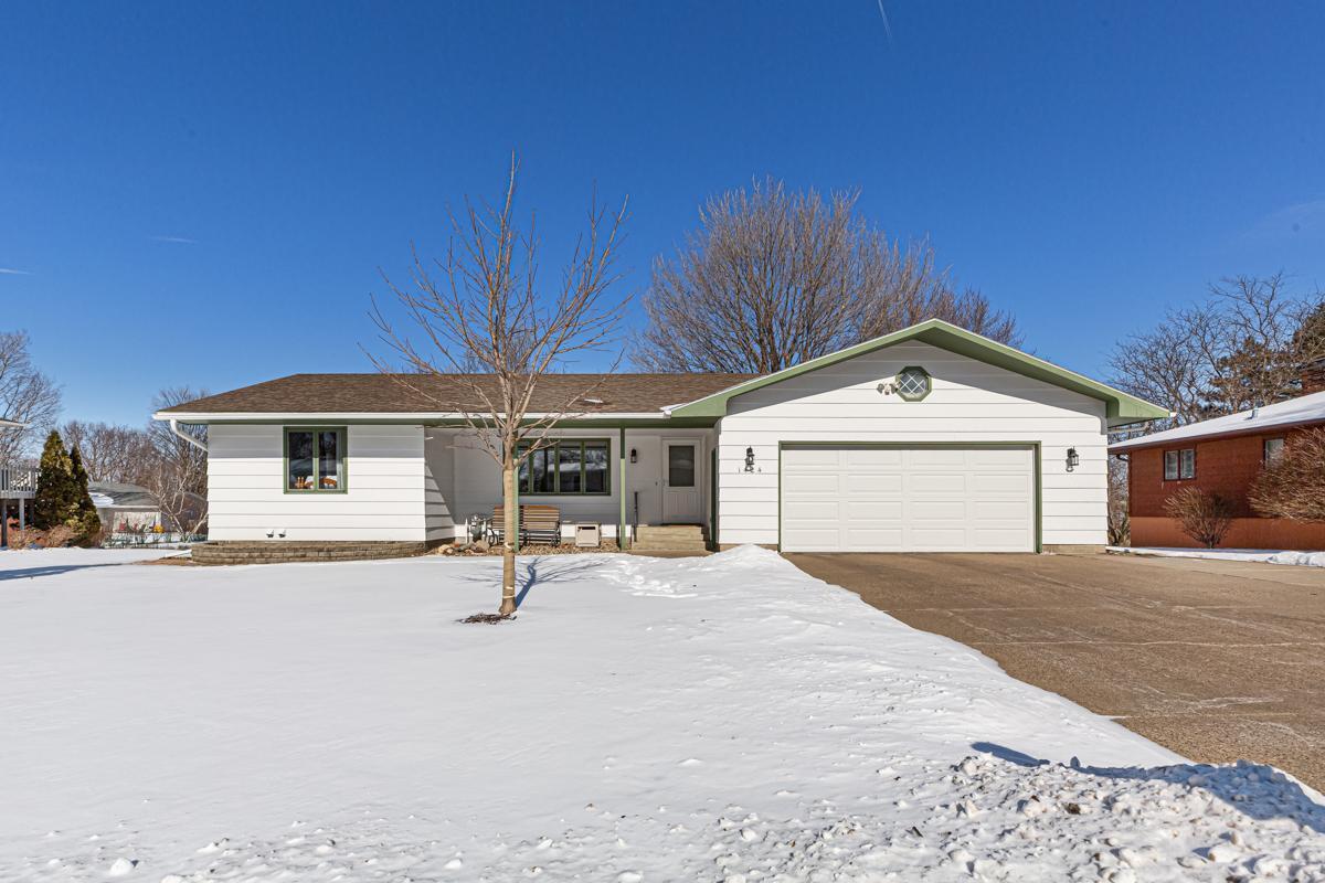 1424 Wellington Crescent
