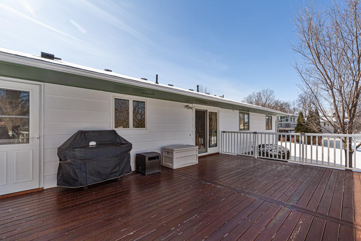 1424 Wellington Crescent
