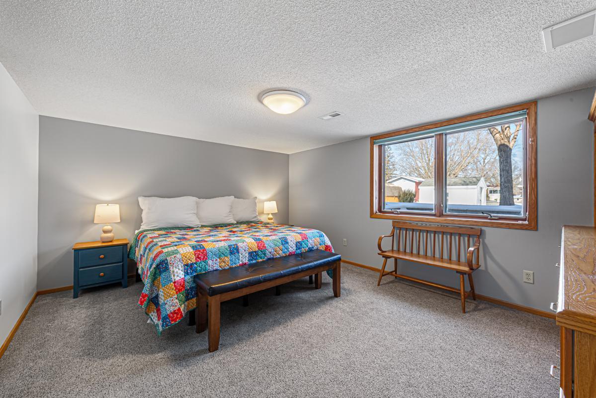 1424 Wellington Crescent