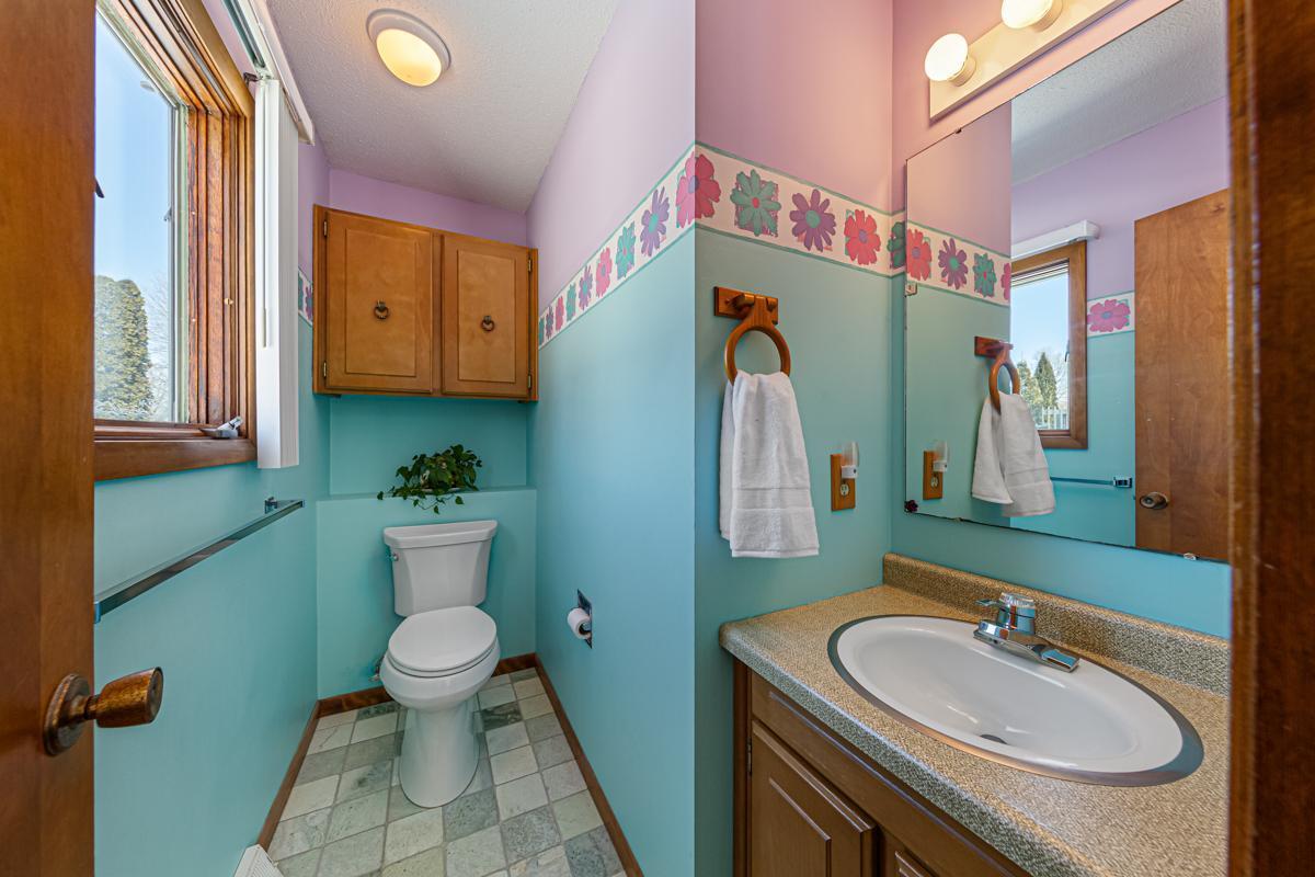 1424 Wellington Crescent