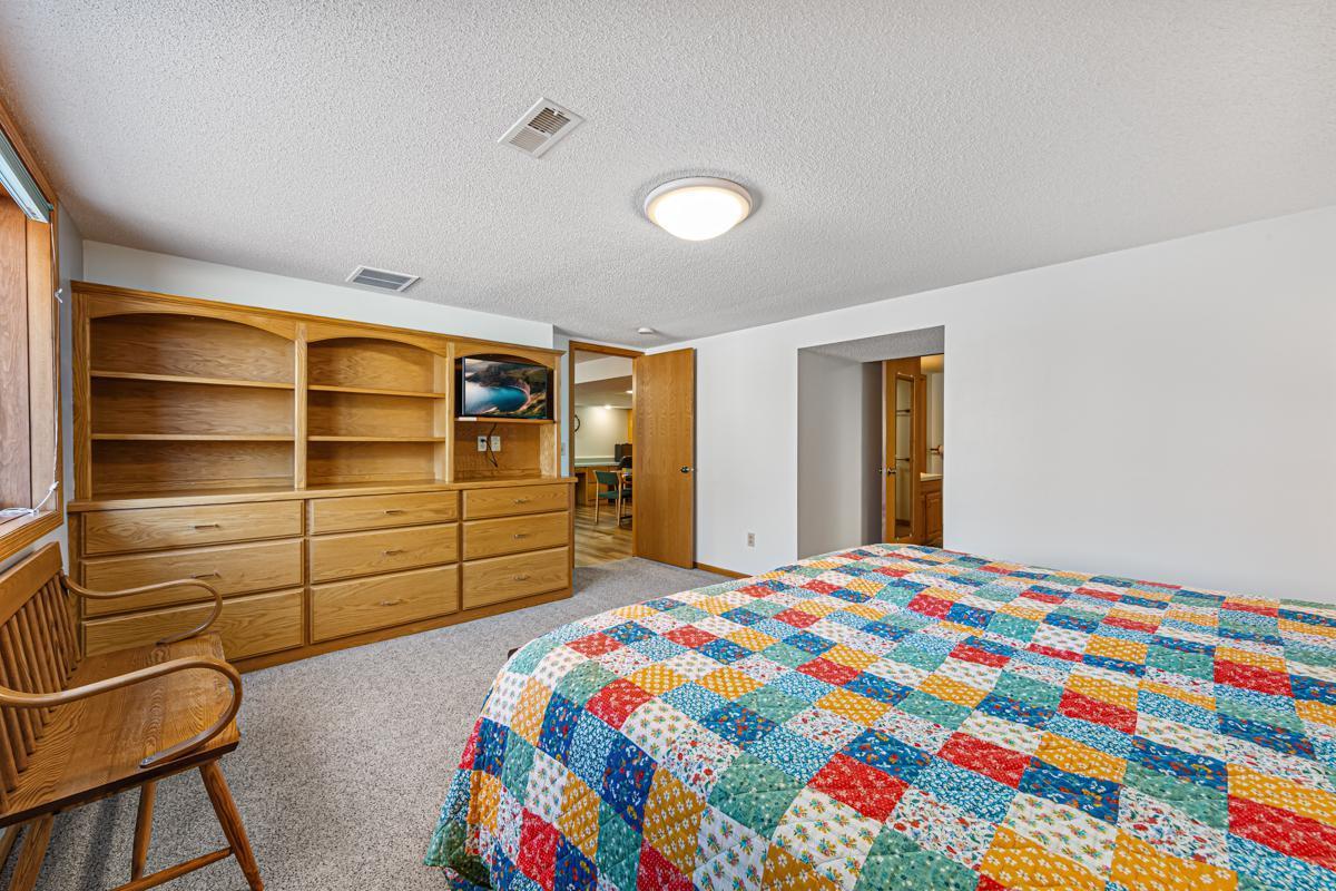 1424 Wellington Crescent