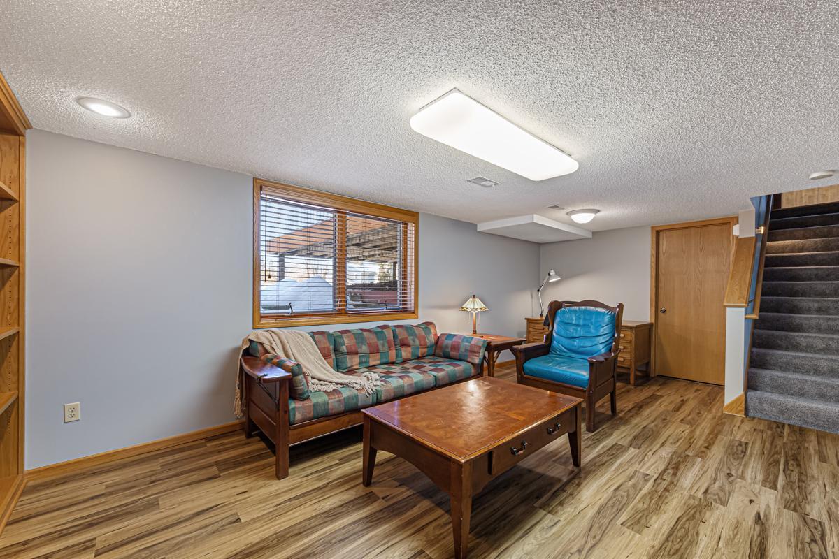 1424 Wellington Crescent