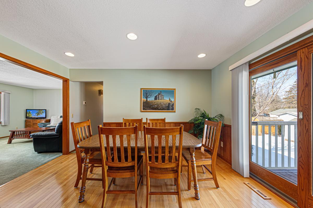 1424 Wellington Crescent