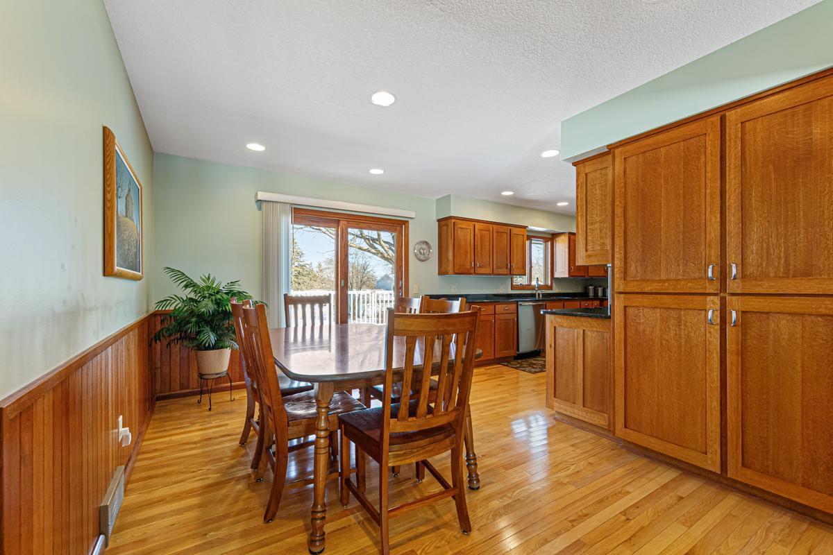 1424 Wellington Crescent