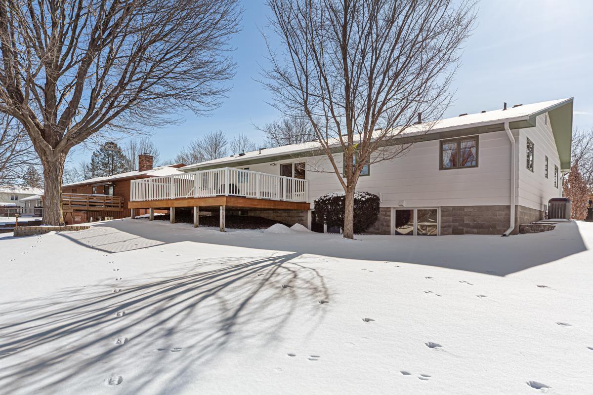 1424 Wellington Crescent