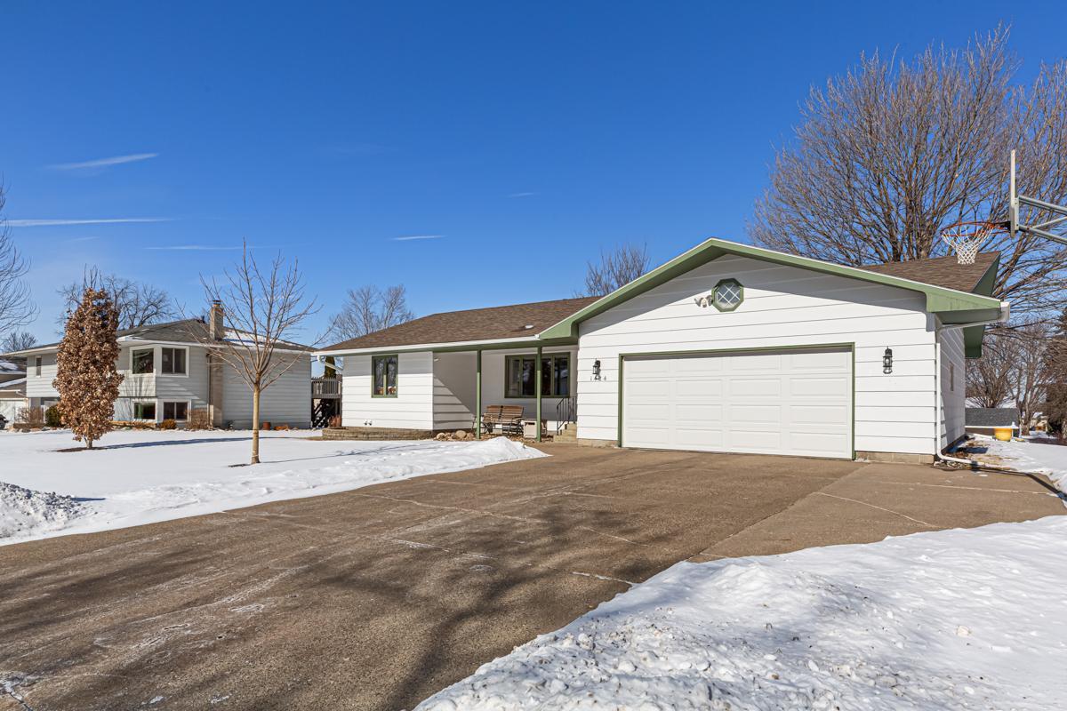 1424 Wellington Crescent