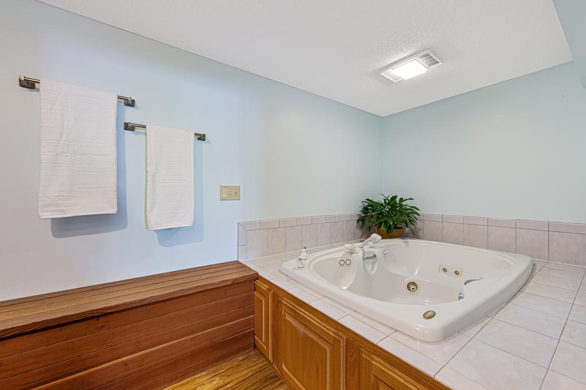1424 Wellington Crescent