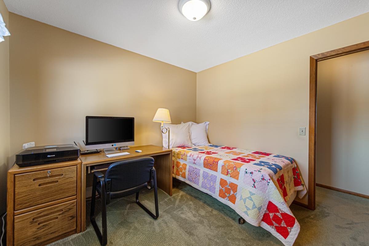 1424 Wellington Crescent