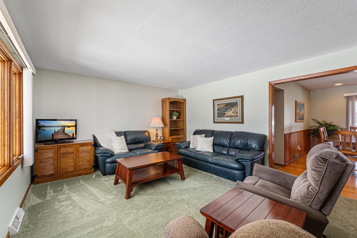 1424 Wellington Crescent