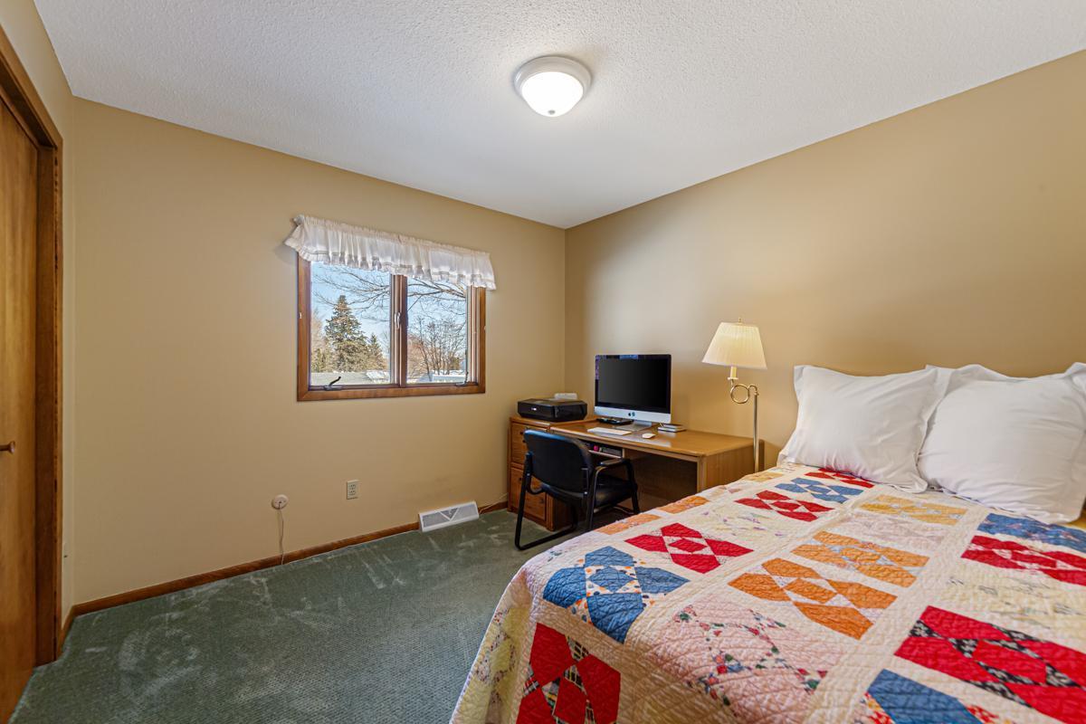 1424 Wellington Crescent