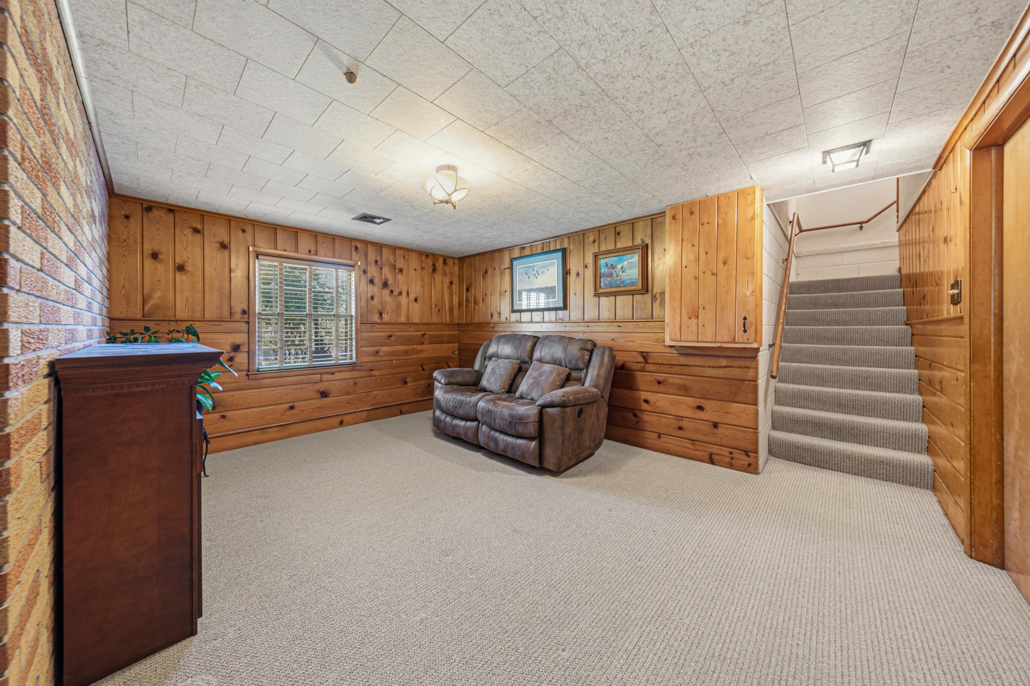 808 Hillcrest Drive