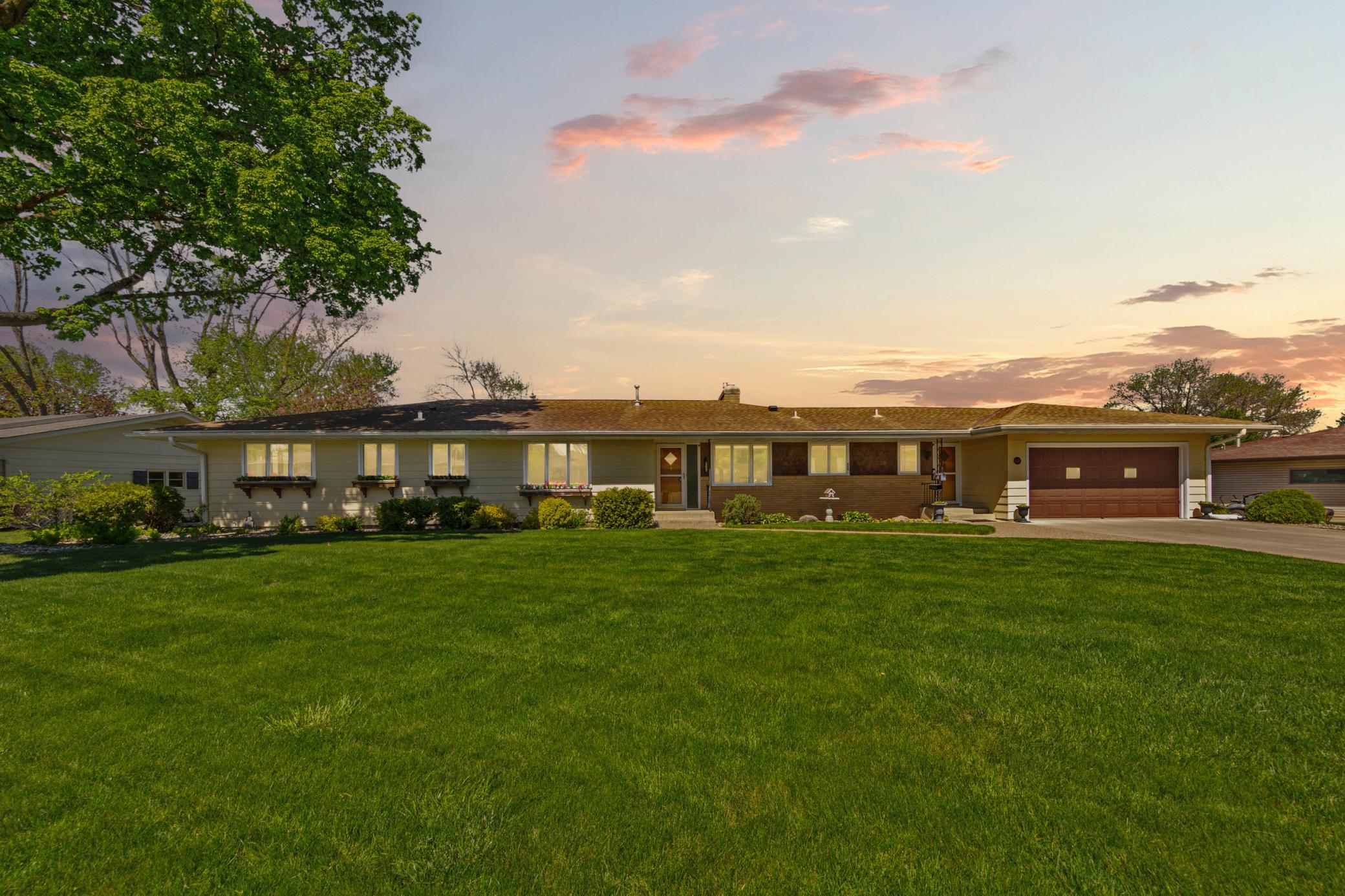 808 Hillcrest Drive