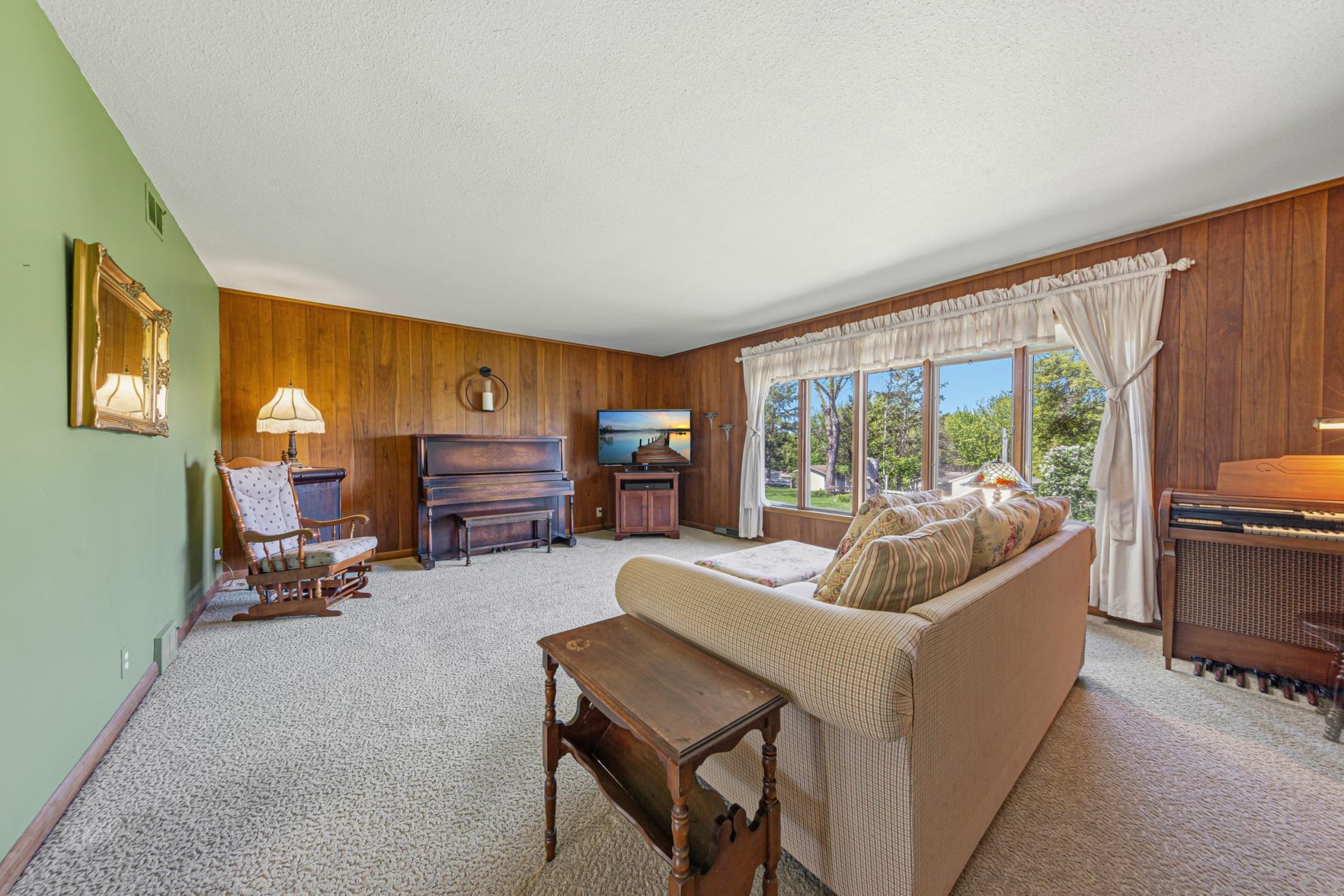 808 Hillcrest Drive