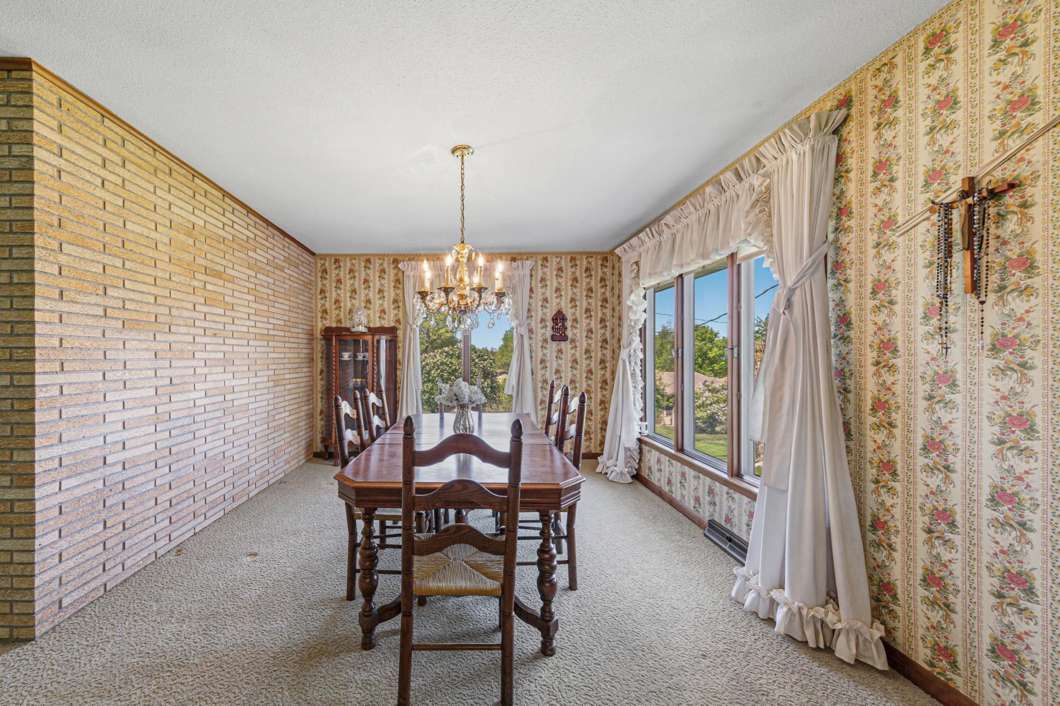 808 Hillcrest Drive