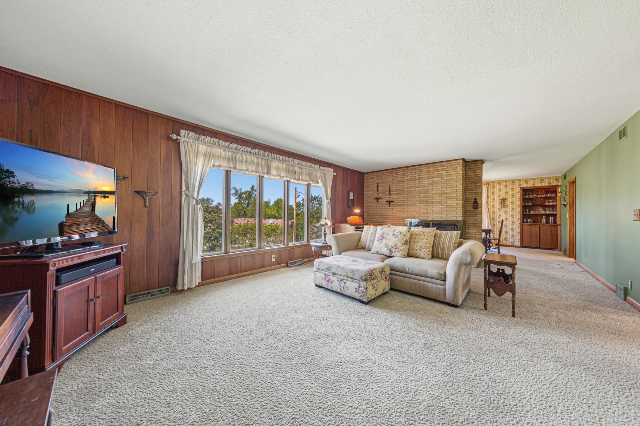 808 Hillcrest Drive