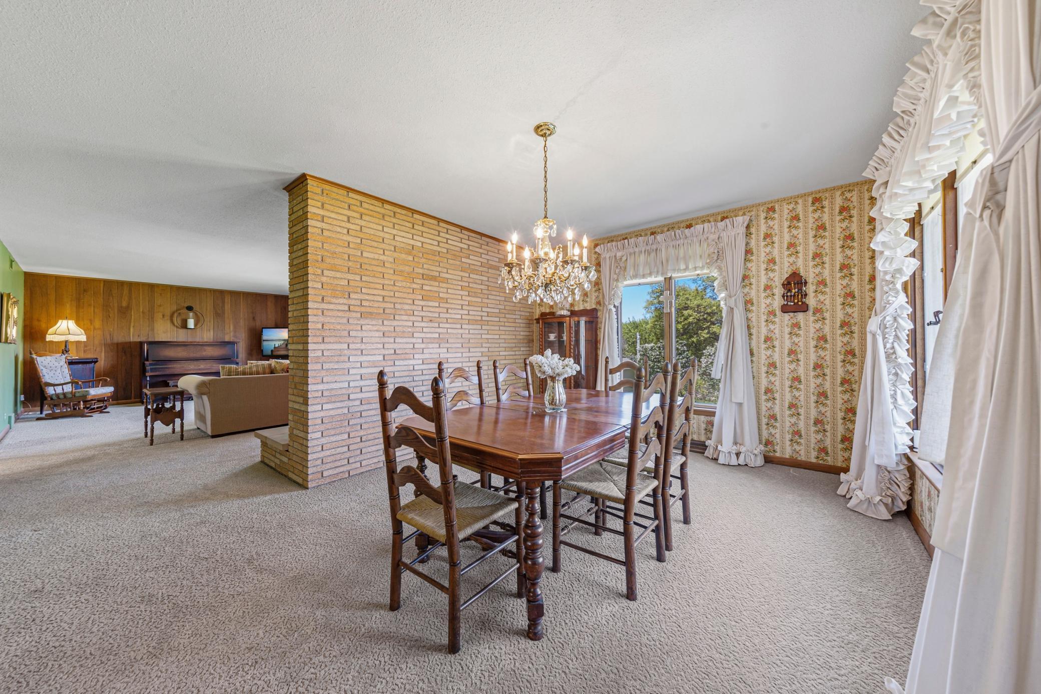 808 Hillcrest Drive