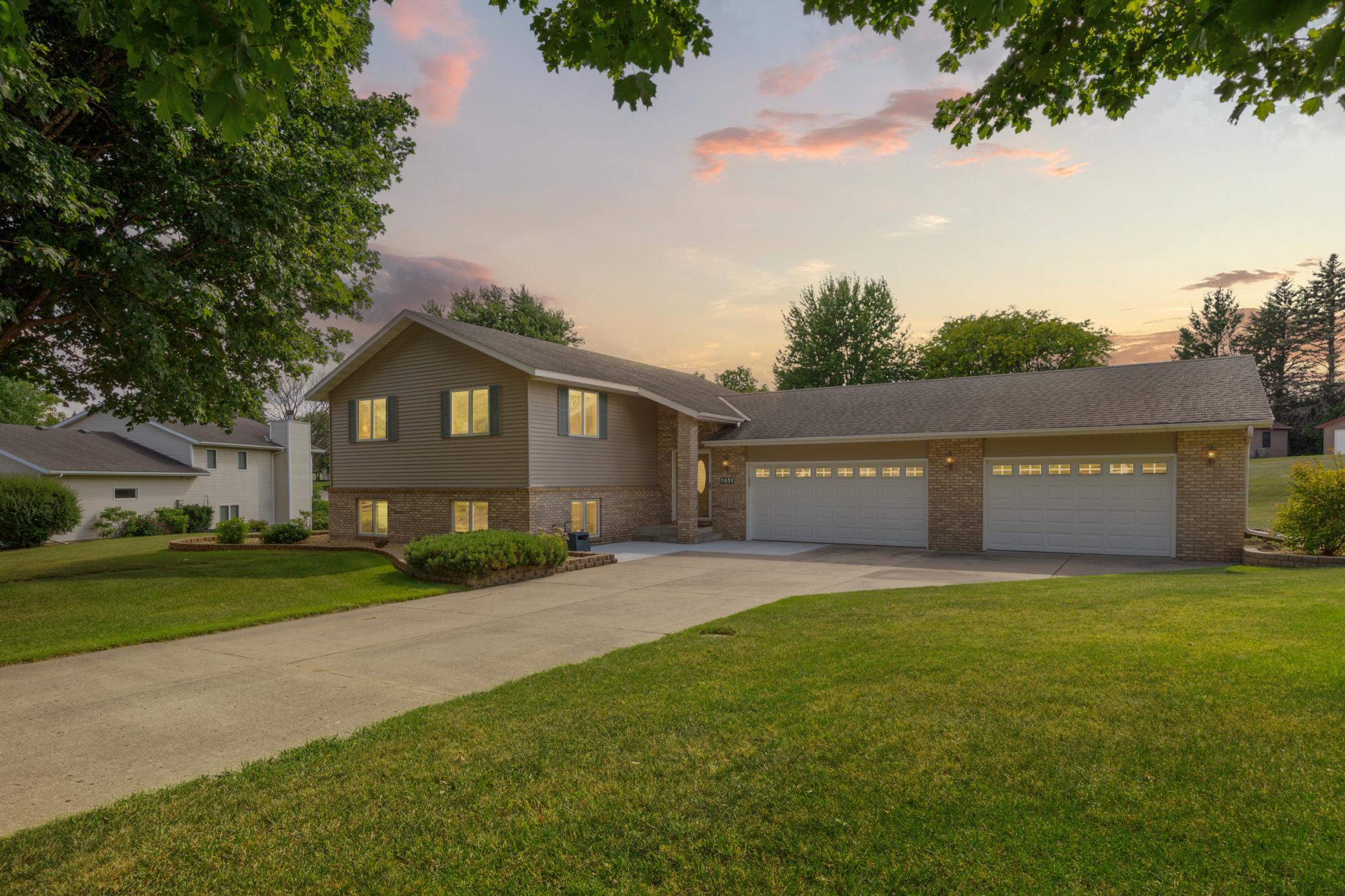 1651 Buckingham Path