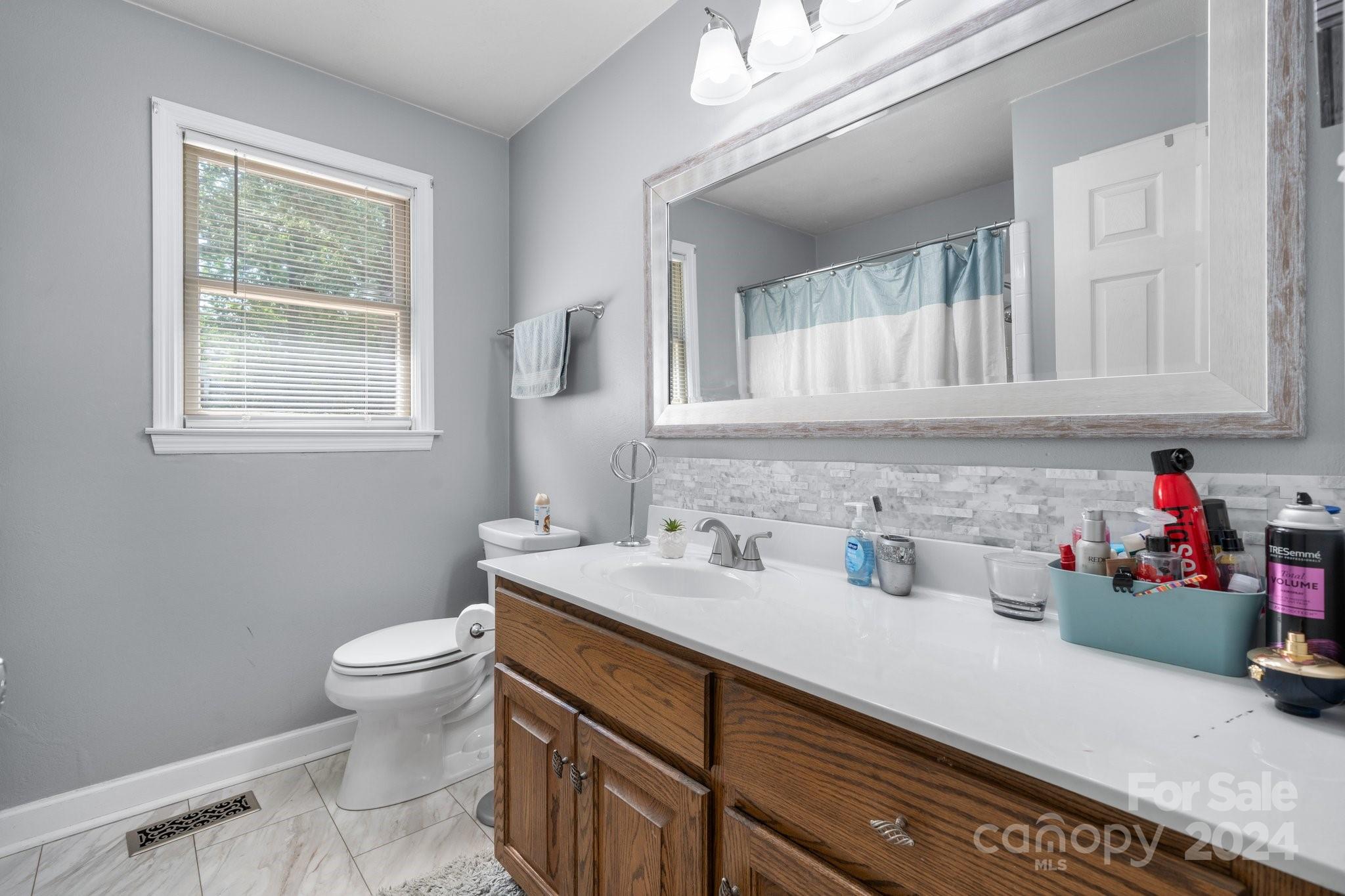 1225 33rd Street Lane NE