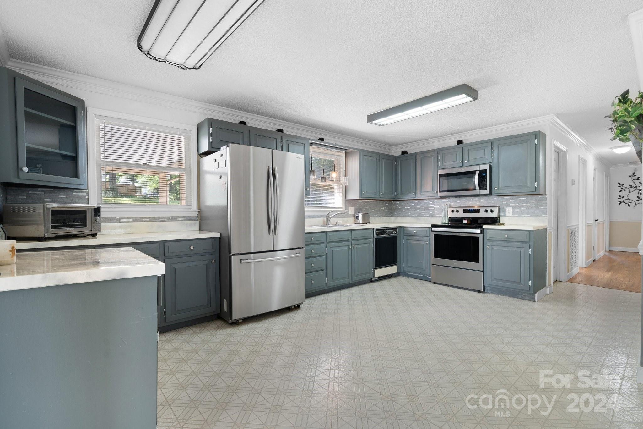 1225 33rd Street Lane NE