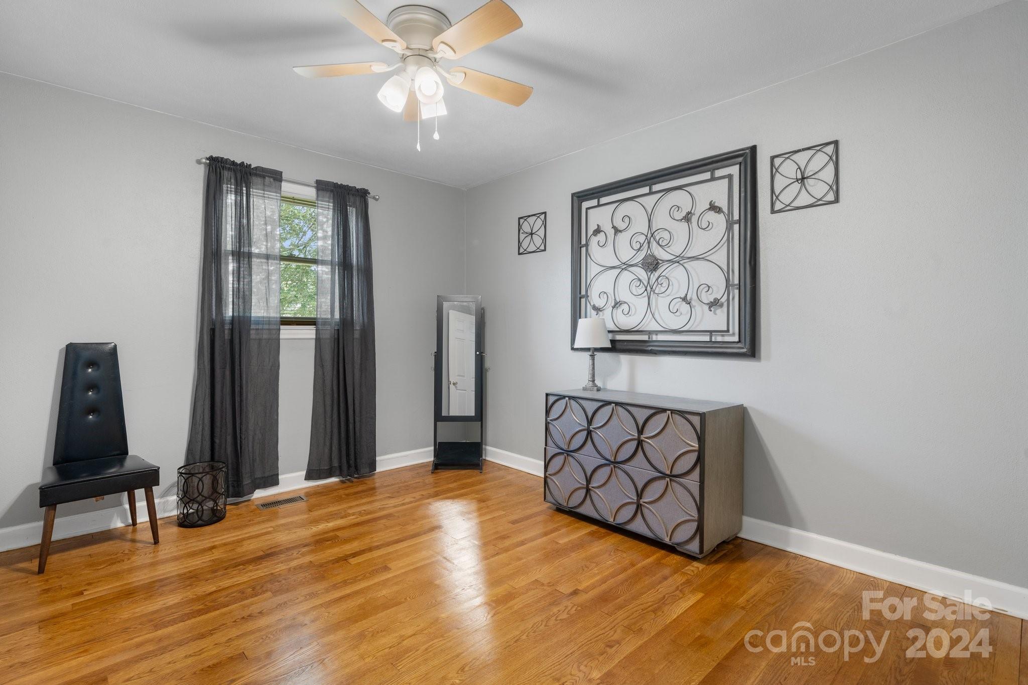 1225 33rd Street Lane NE