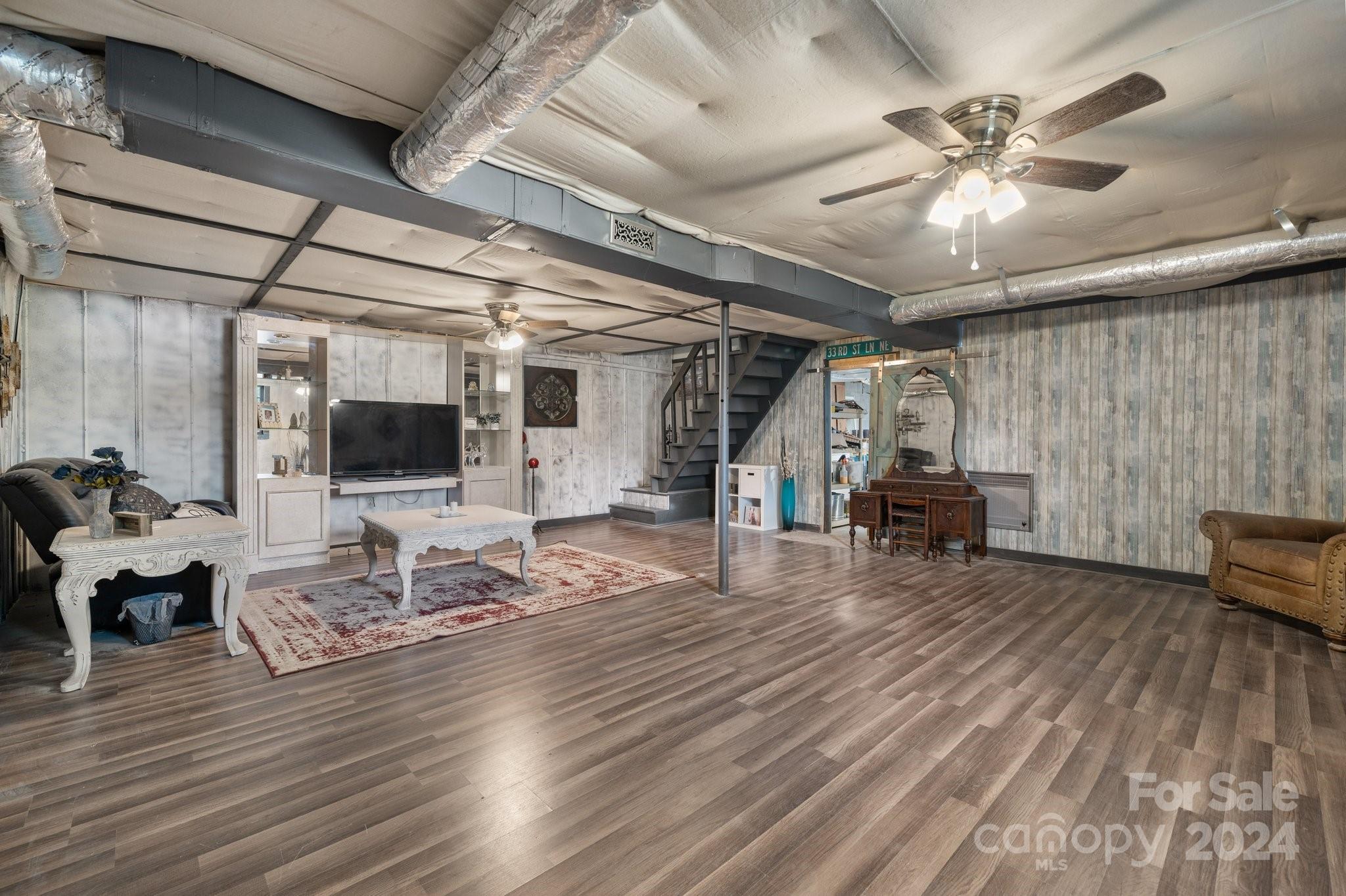 1225 33rd Street Lane NE