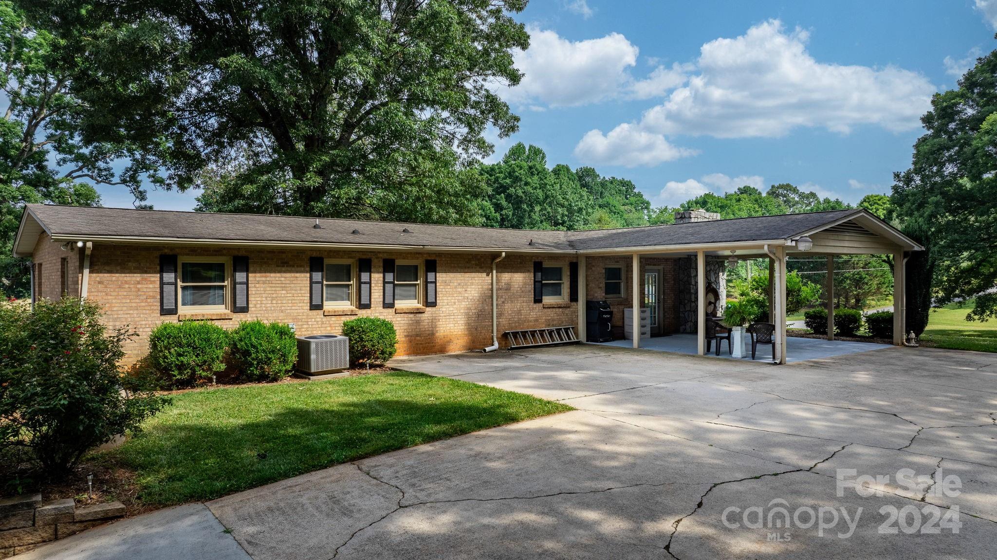 1225 33rd Street Lane NE
