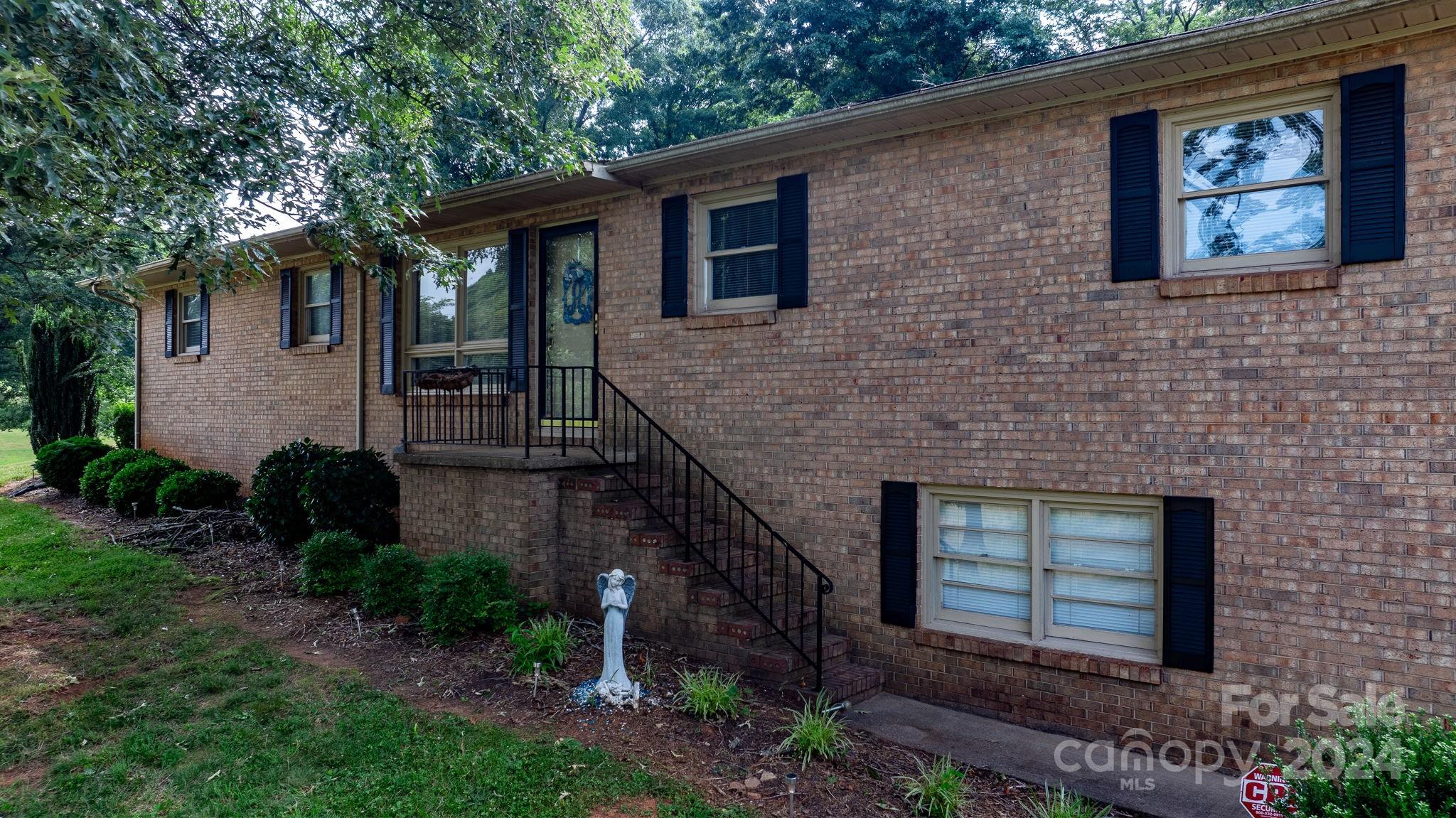 1225 33rd Street Lane NE