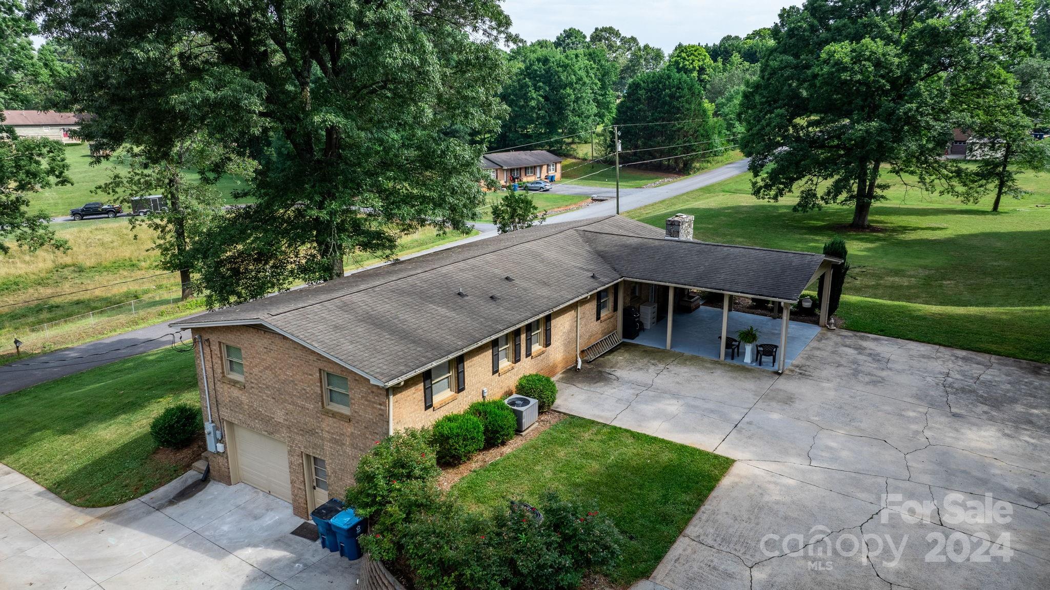 1225 33rd Street Lane NE
