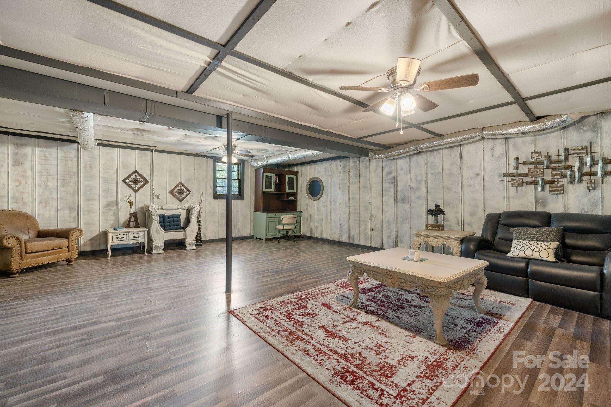 1225 33rd Street Lane NE