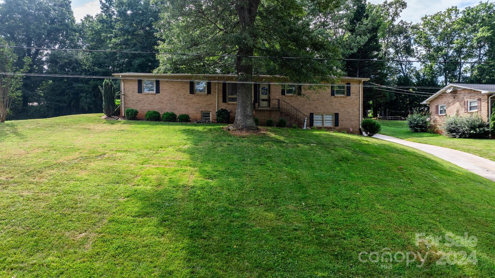 1225 33rd Street Lane NE