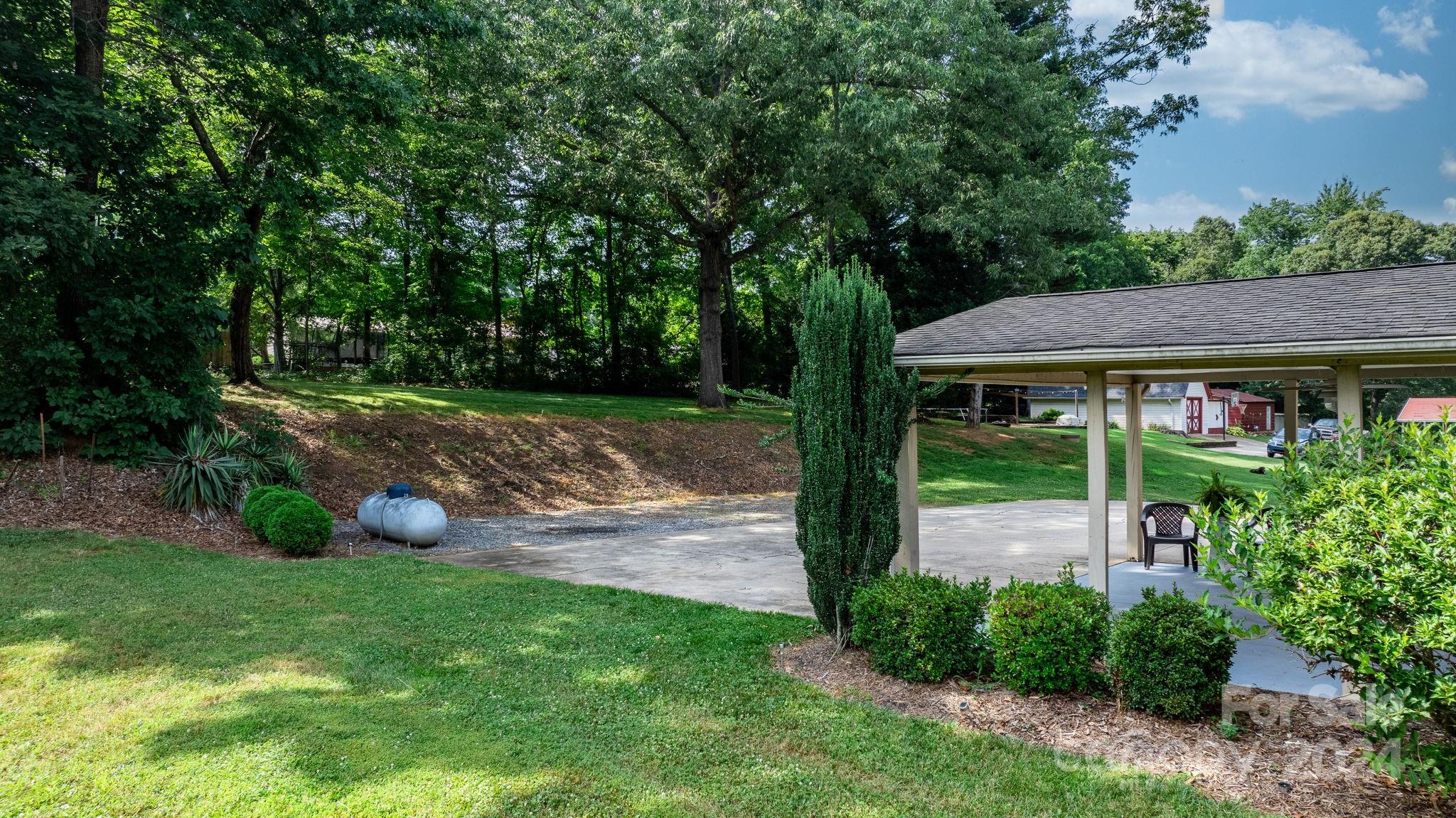 1225 33rd Street Lane NE