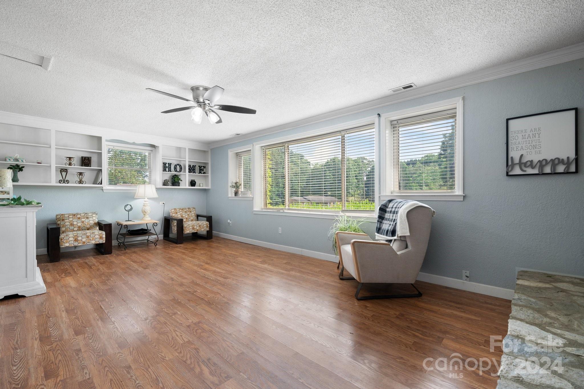 1225 33rd Street Lane NE