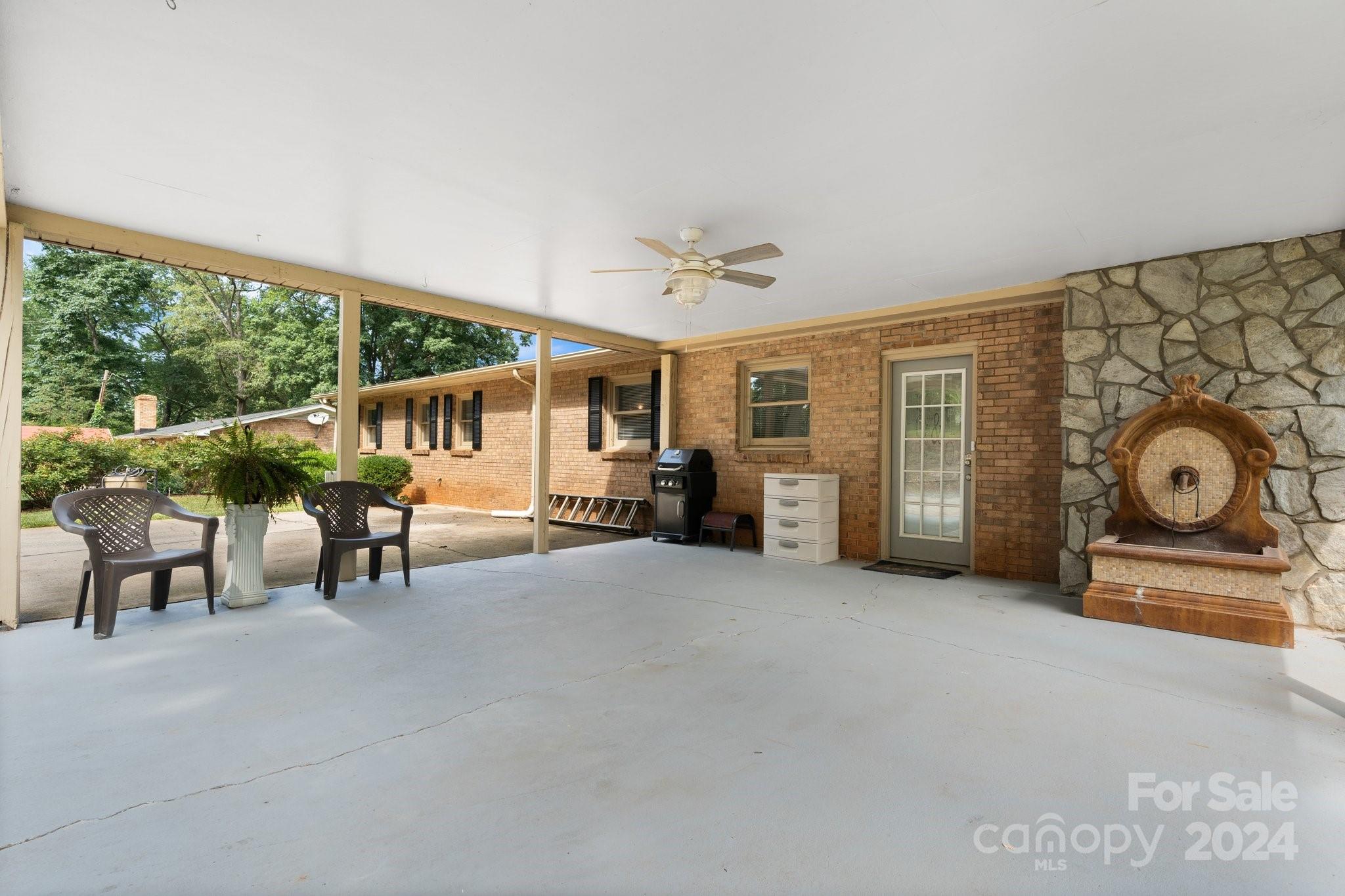 1225 33rd Street Lane NE