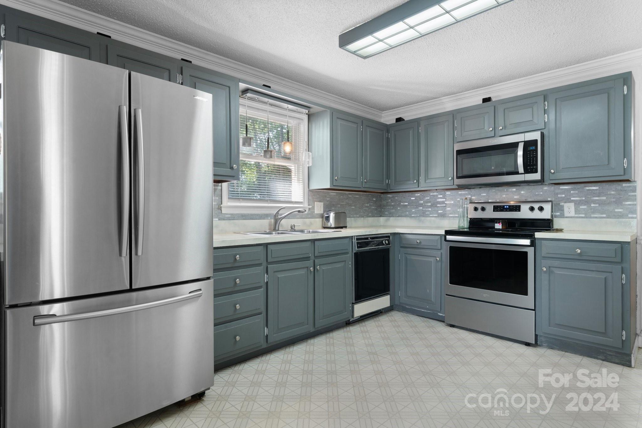 1225 33rd Street Lane NE
