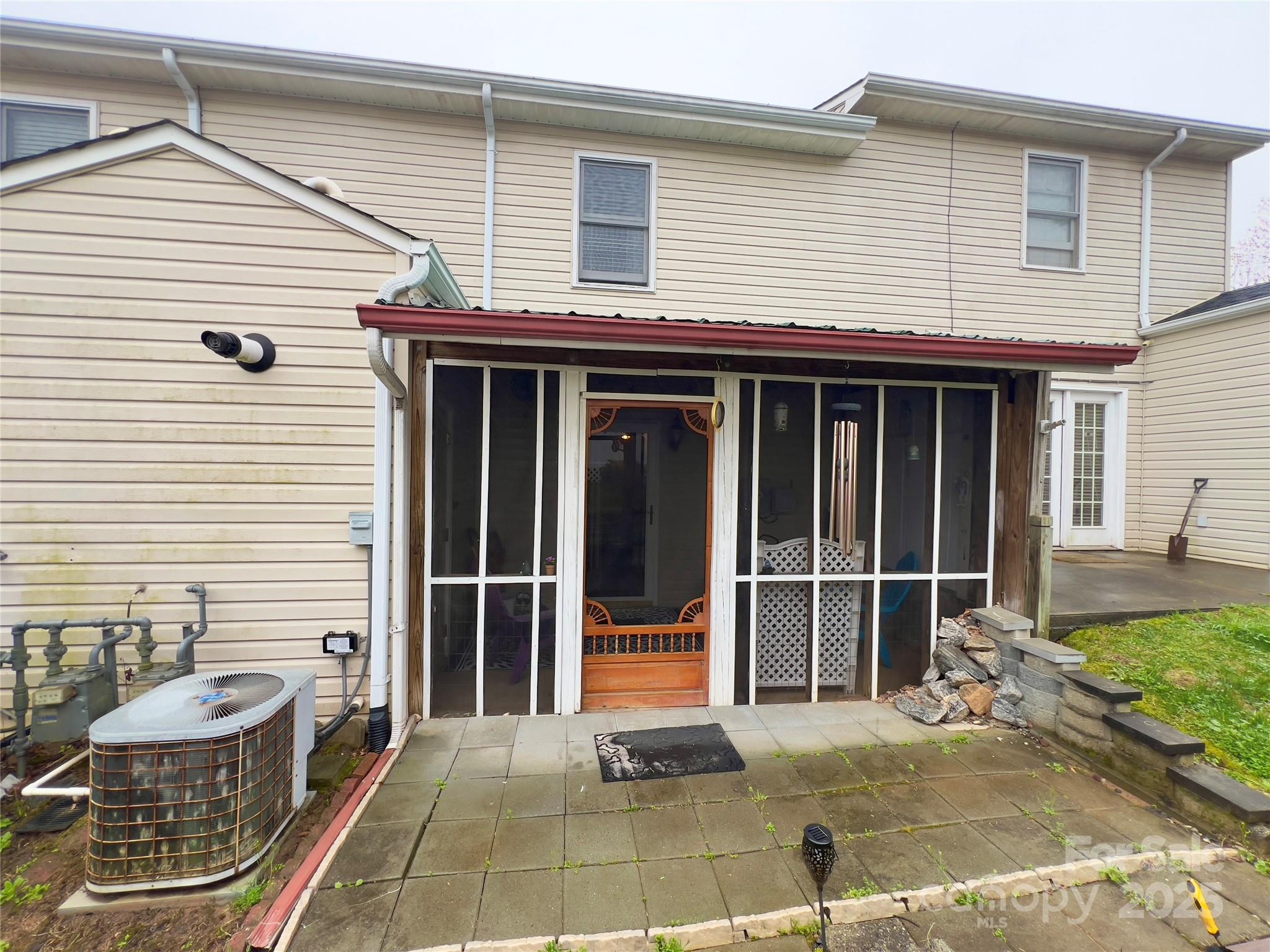 1217 Camelot Court