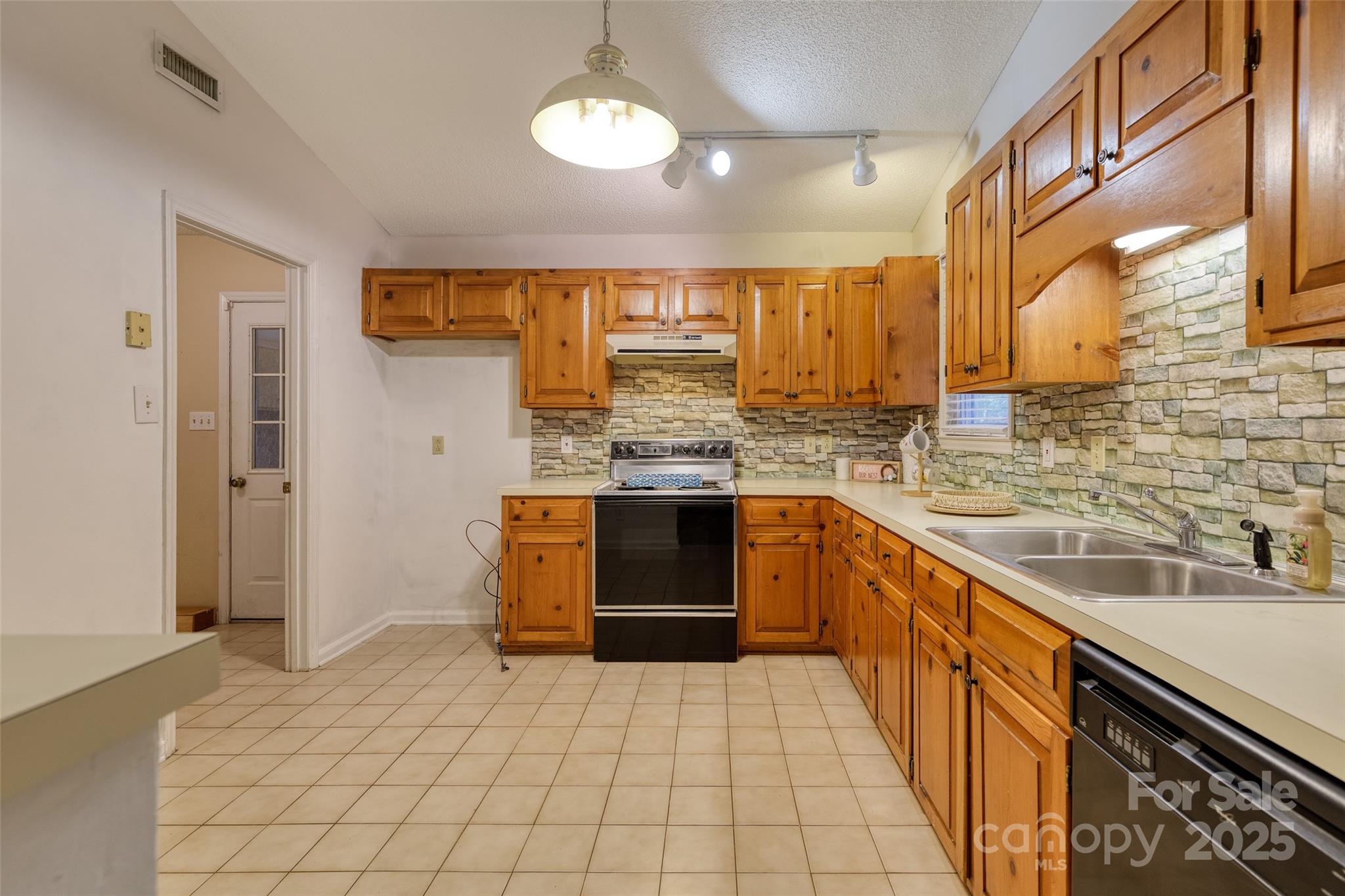 2011 20th Street Place NE
