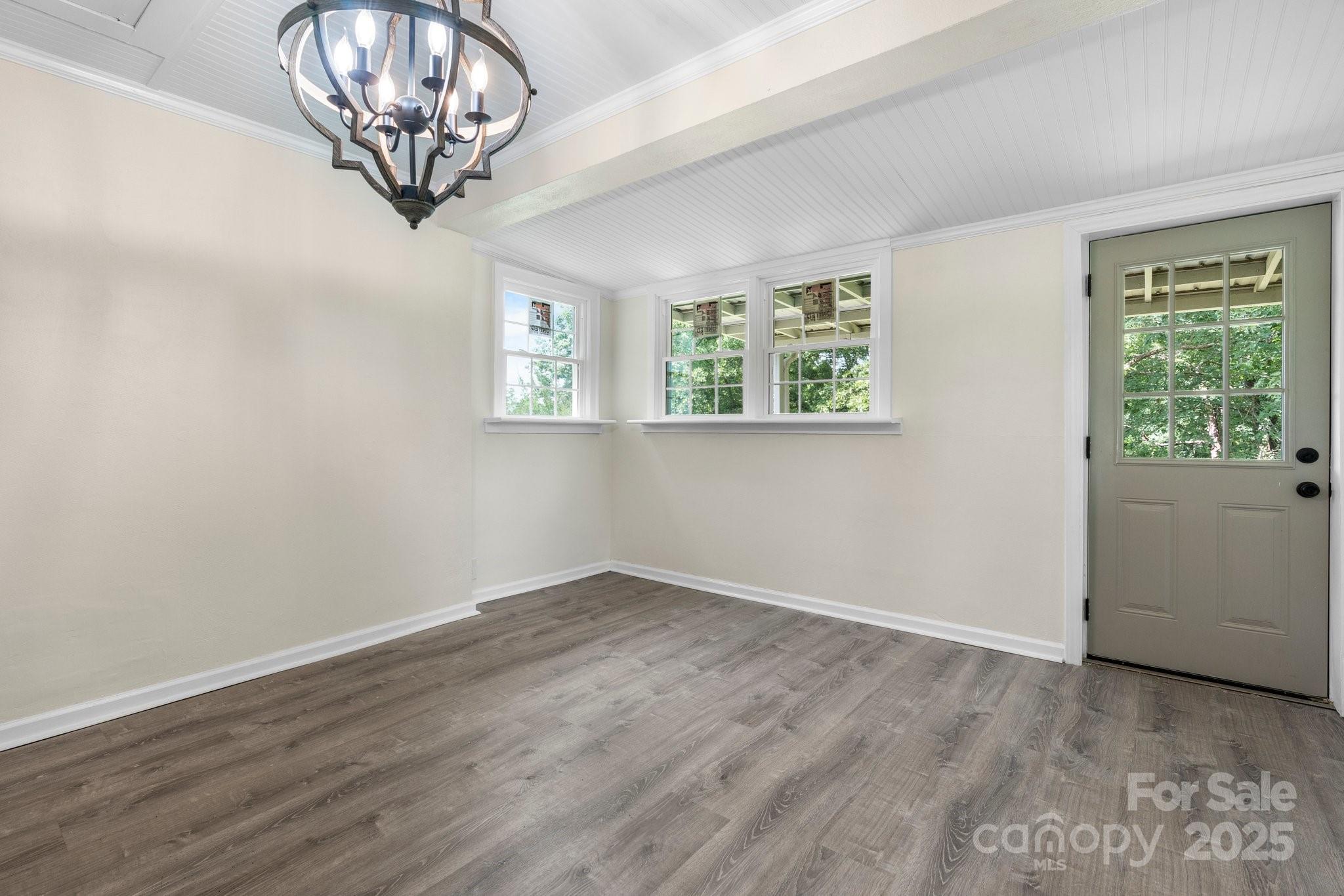 921 Spencer Road NE