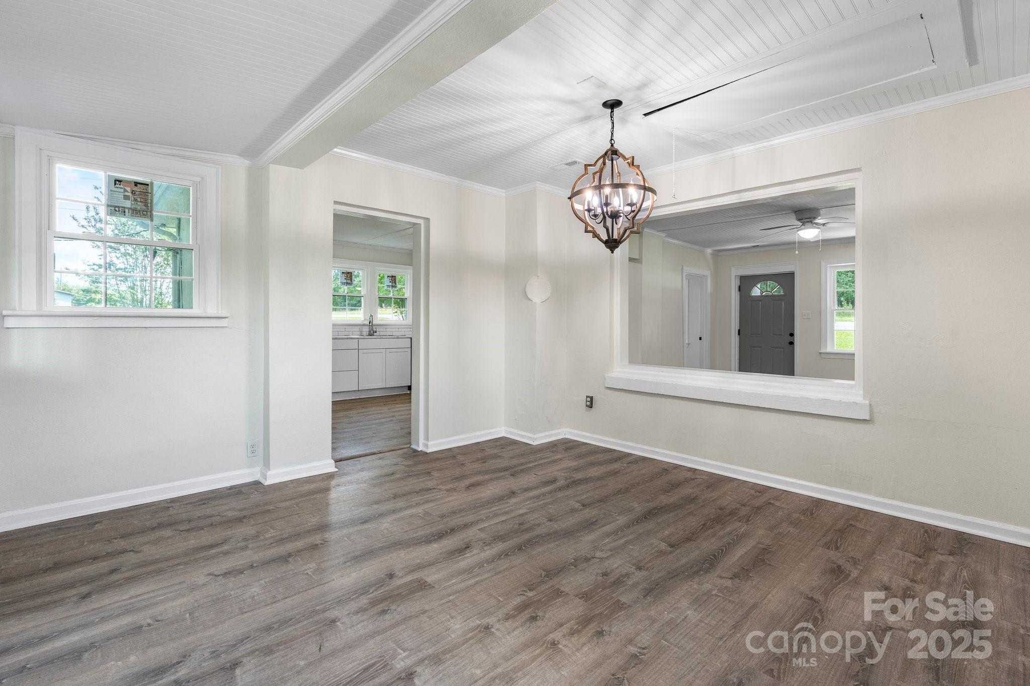 921 Spencer Road NE