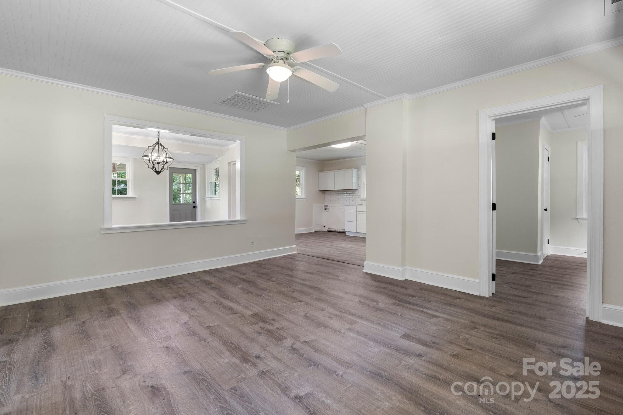 921 Spencer Road NE