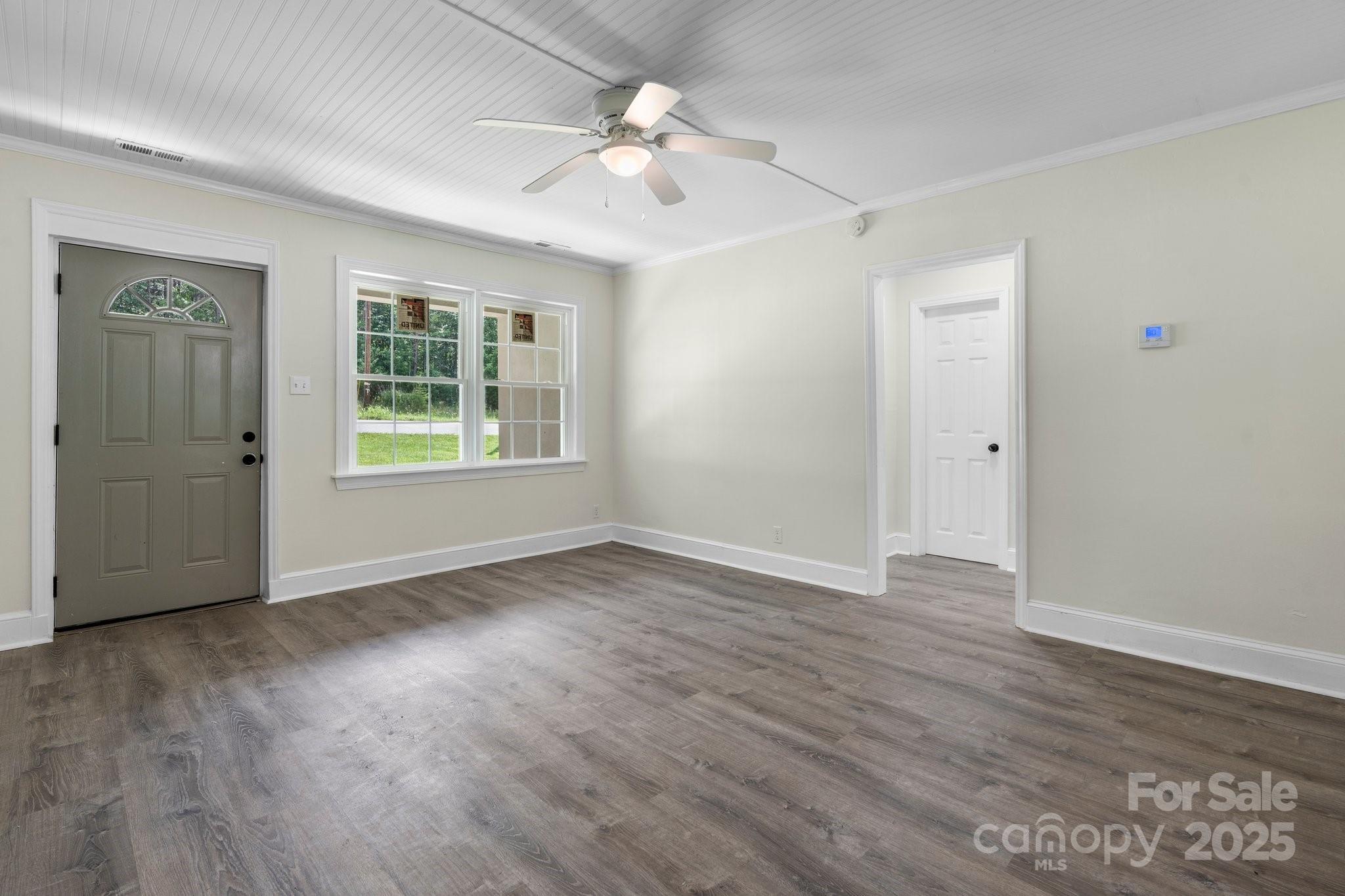 921 Spencer Road NE