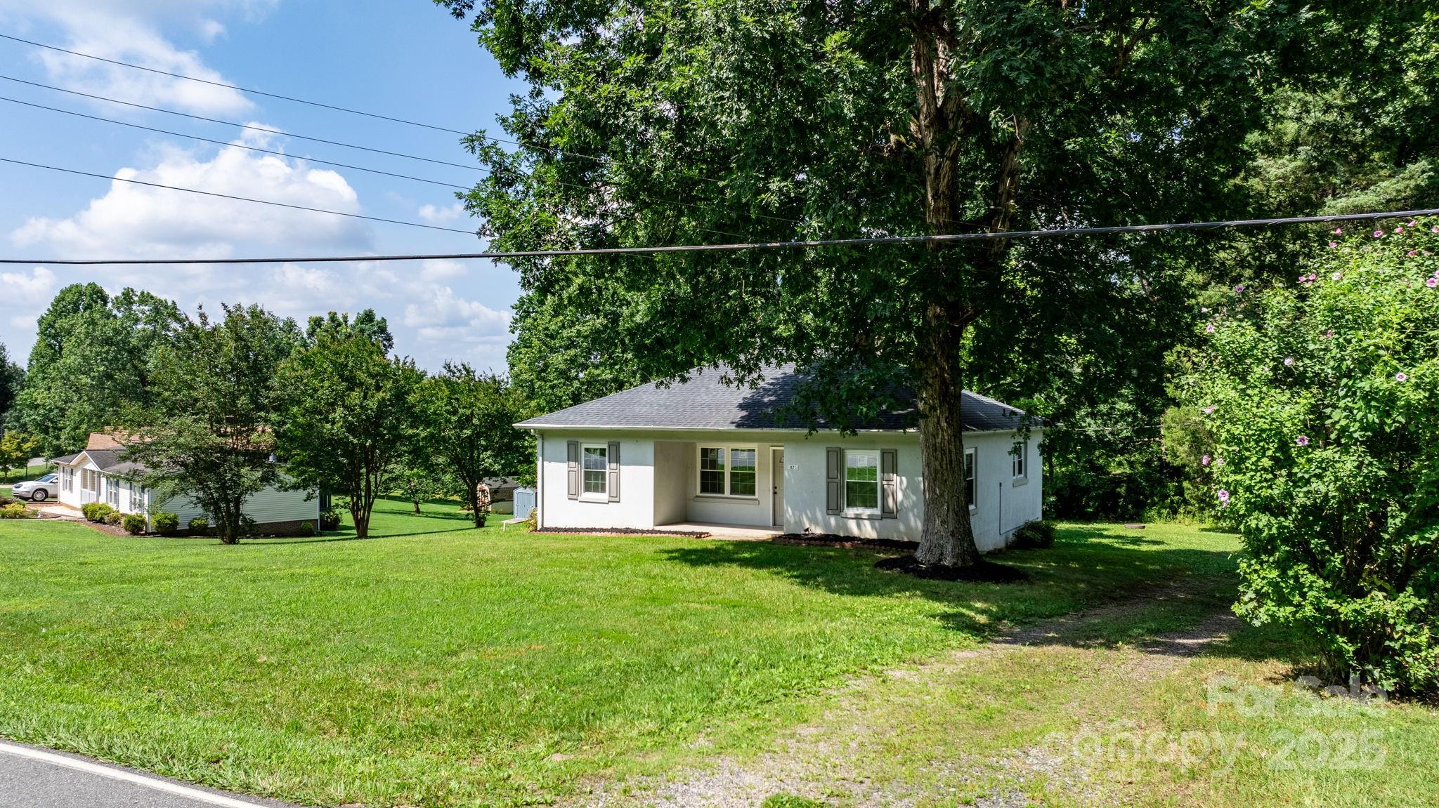 921 Spencer Road NE