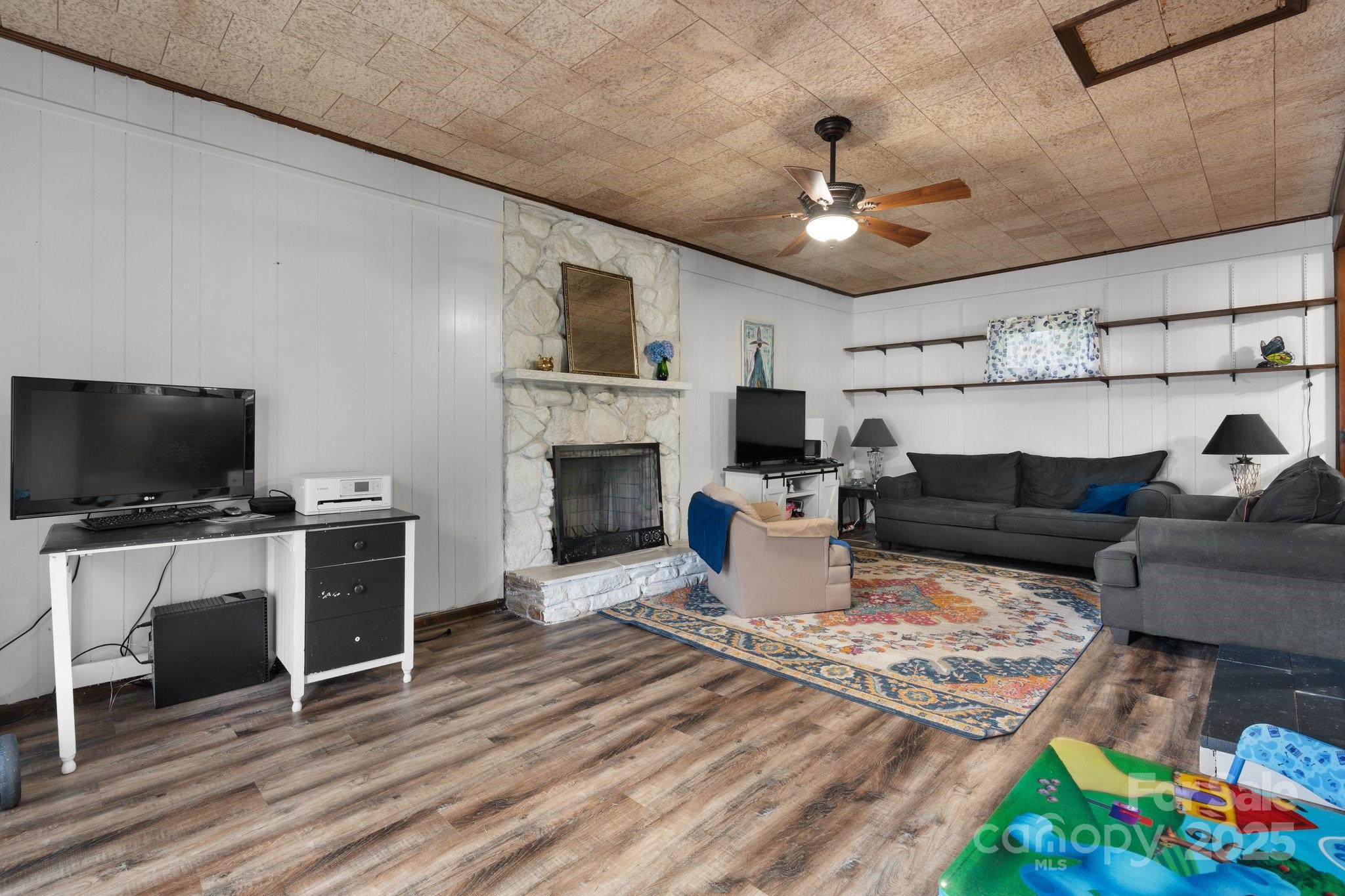 5083 Fleetwood Drive