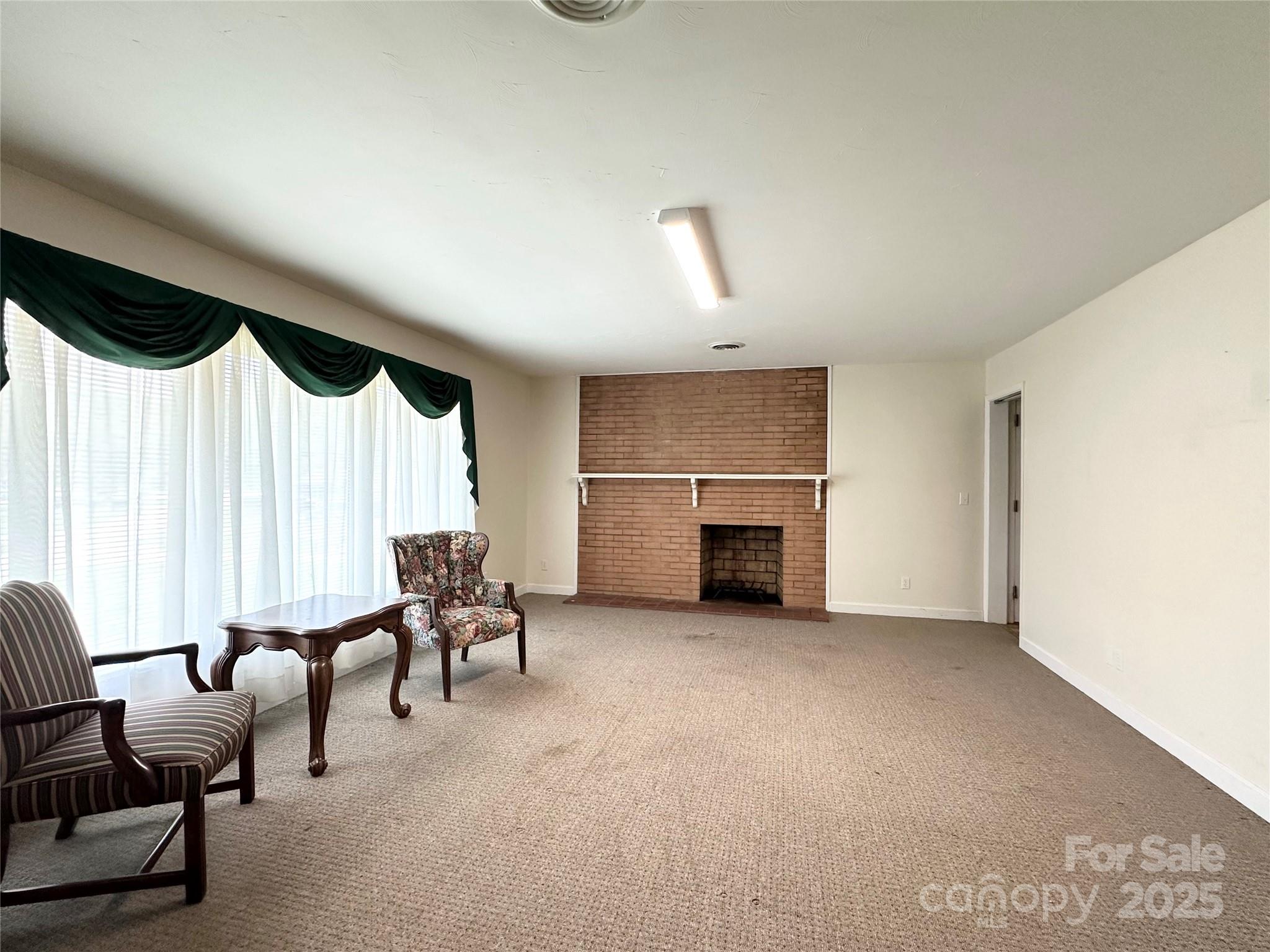 1586 Echo Drive