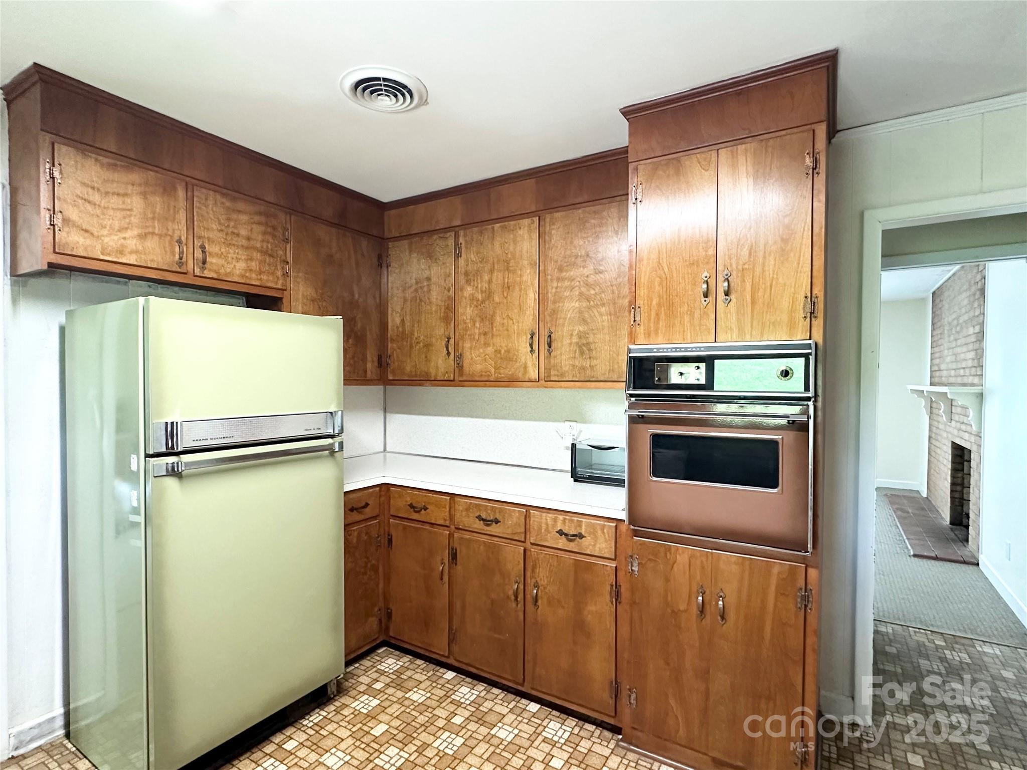 1586 Echo Drive