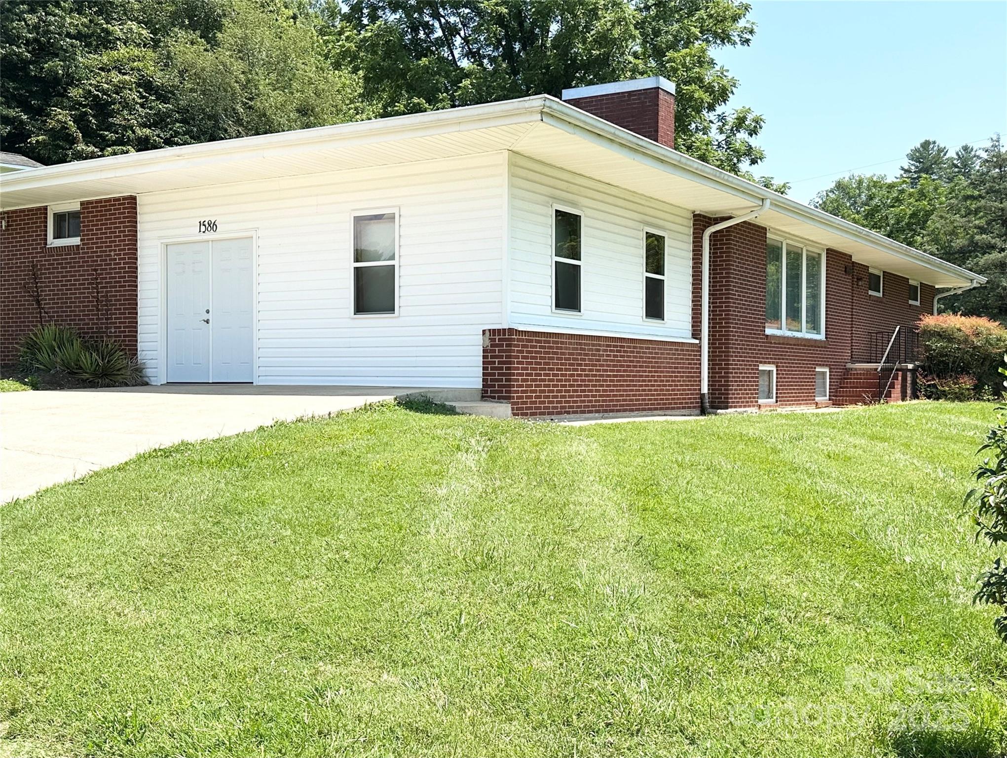 1586 Echo Drive