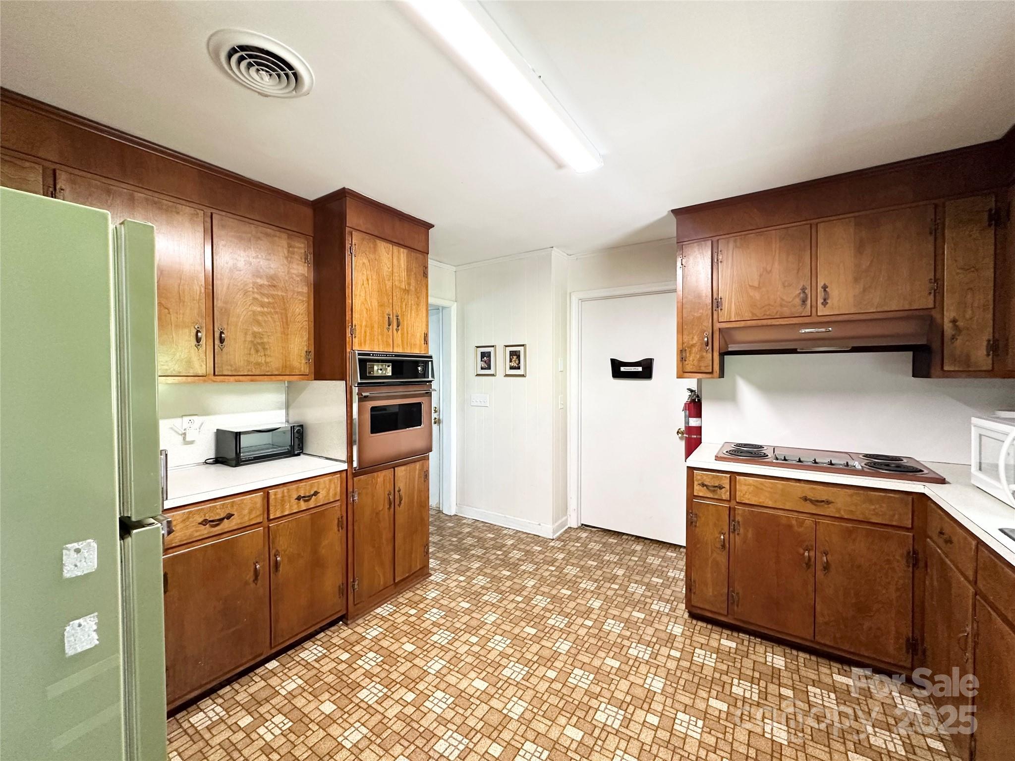 1586 Echo Drive