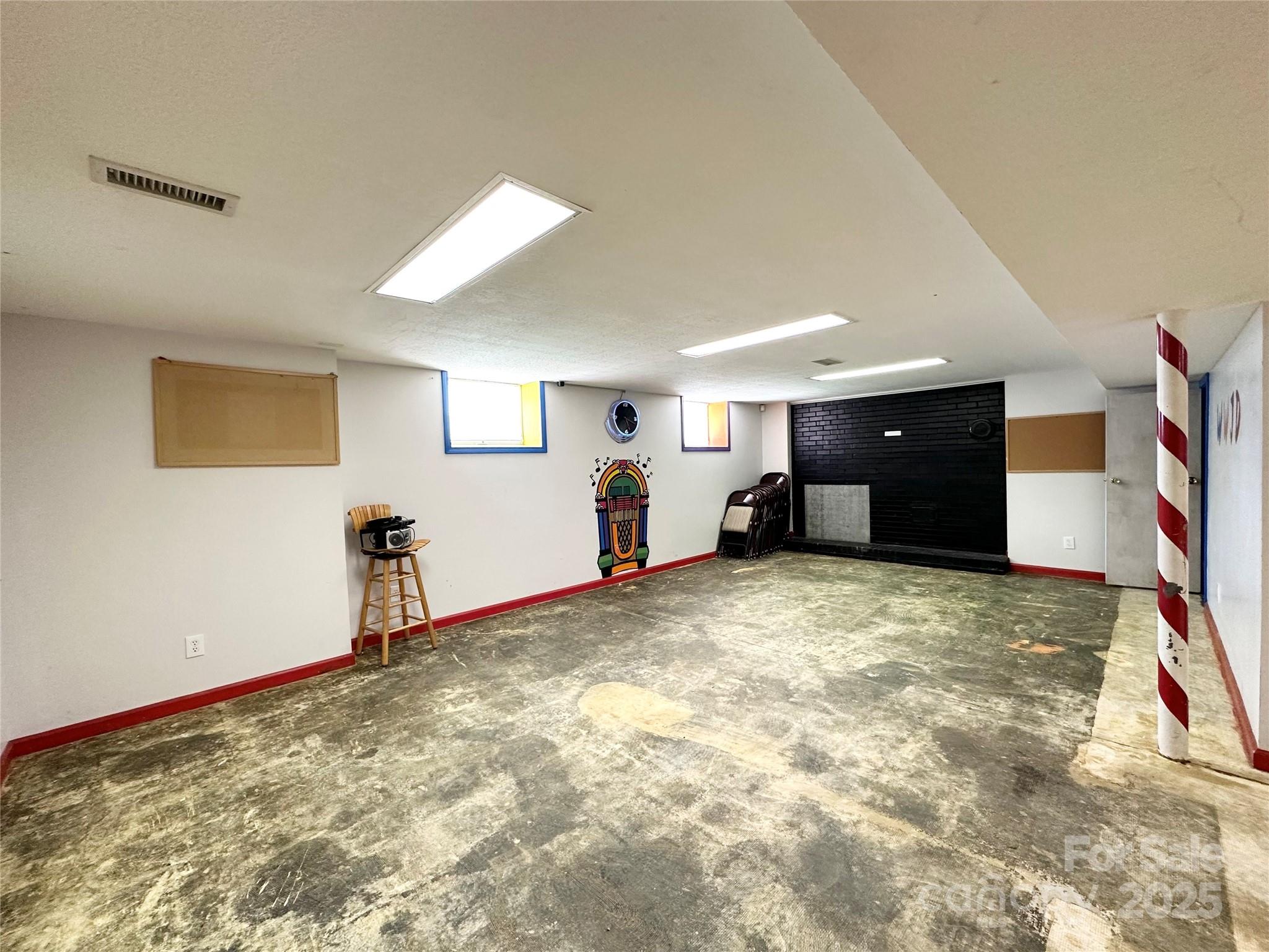 1586 Echo Drive