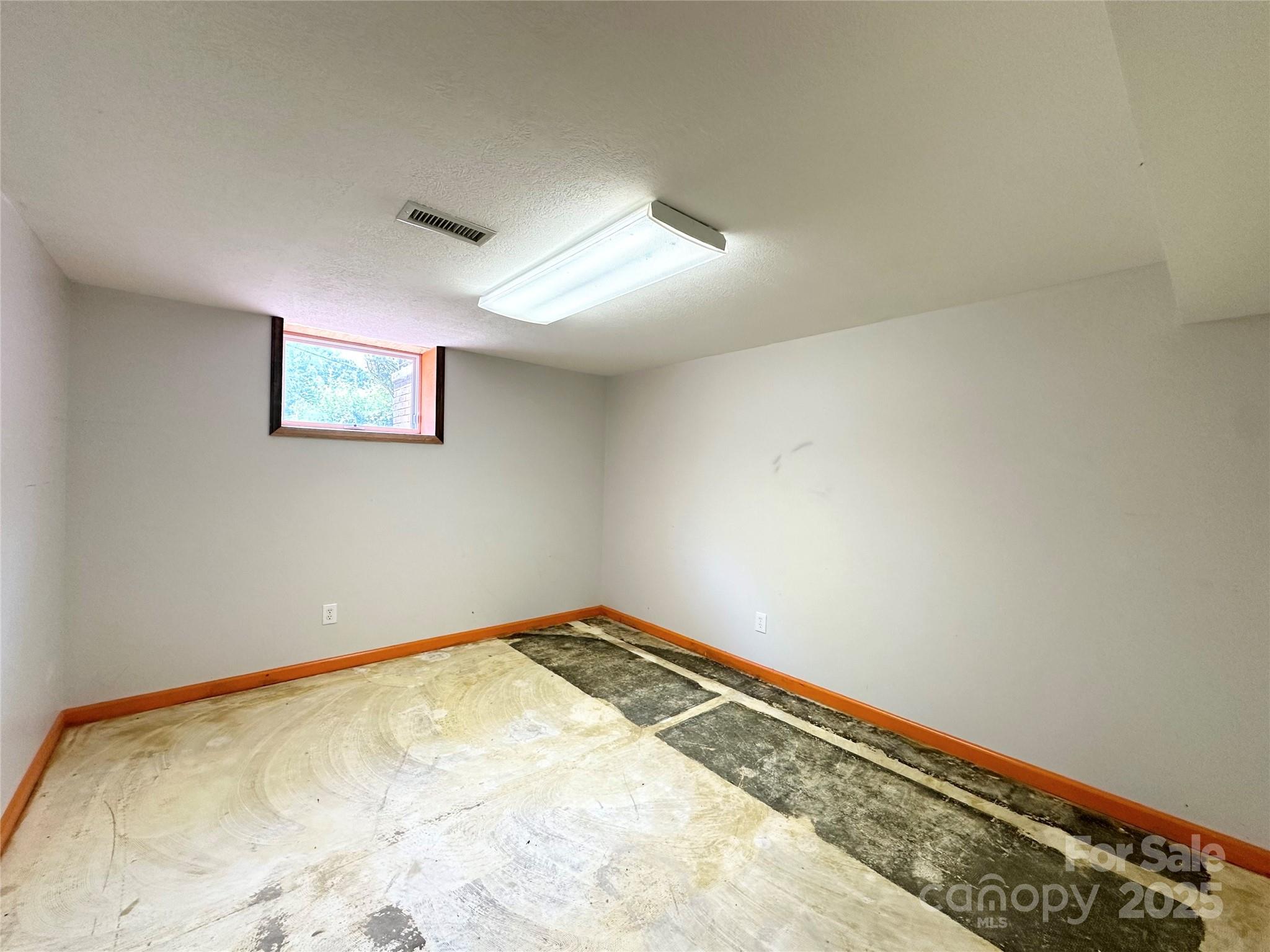 1586 Echo Drive