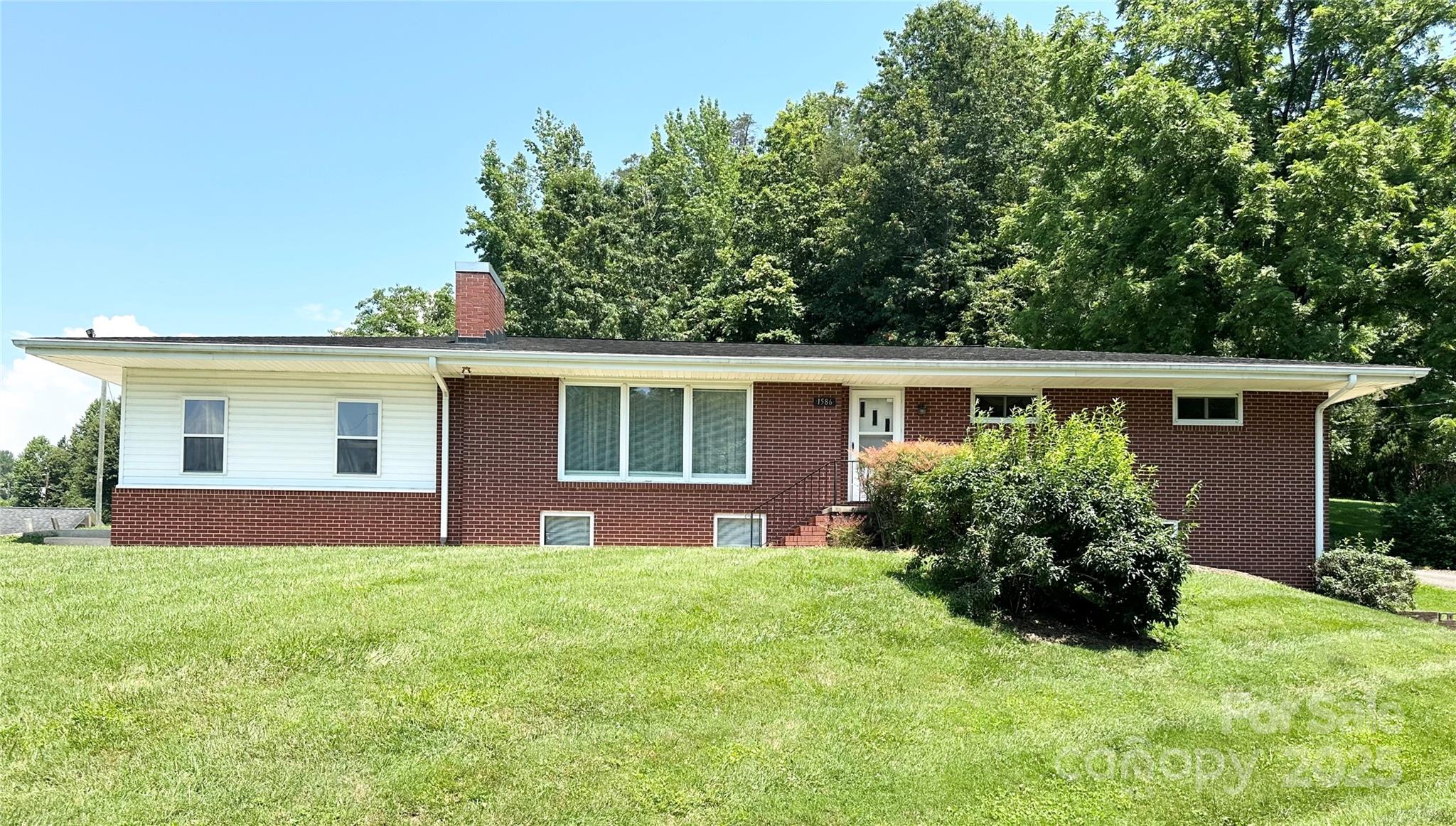 1586 Echo Drive